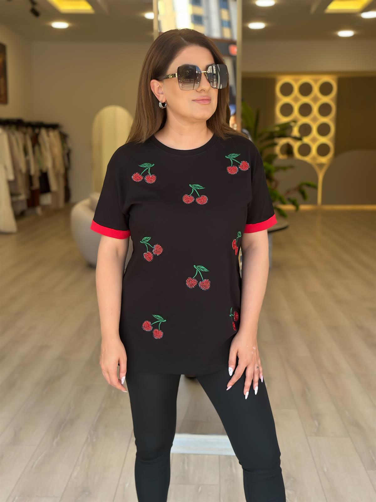 Kiraz Detaylı Tshirt SİYAH