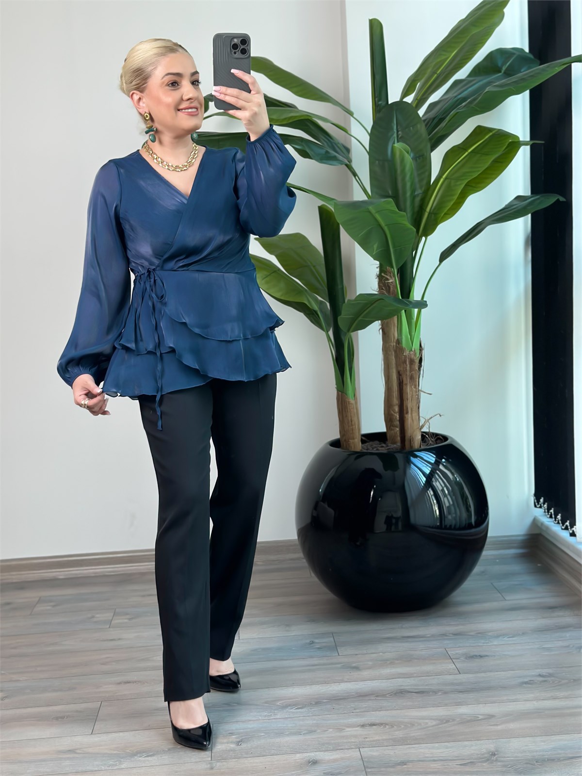 Kruvaze 2 kat Volanlı Bağcıklı Bluz LACİVERT