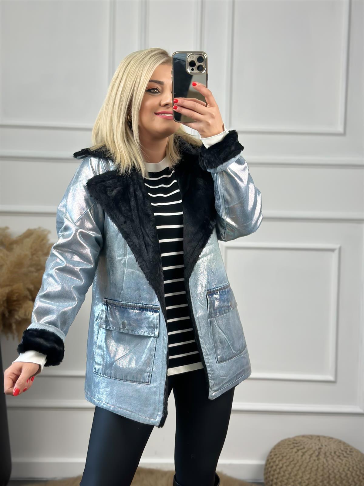 Mavi Varaklı  Düğme Detaylı Kot Mont SİYAH