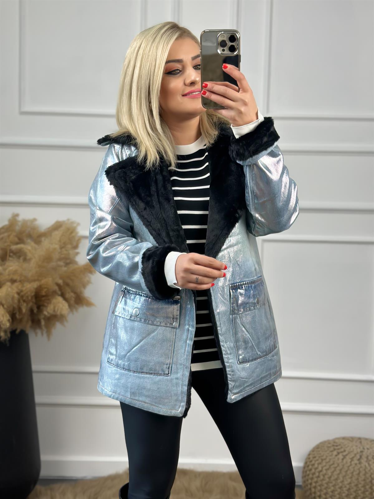 Mavi Varaklı  Düğme Detaylı Kot Mont SİYAH