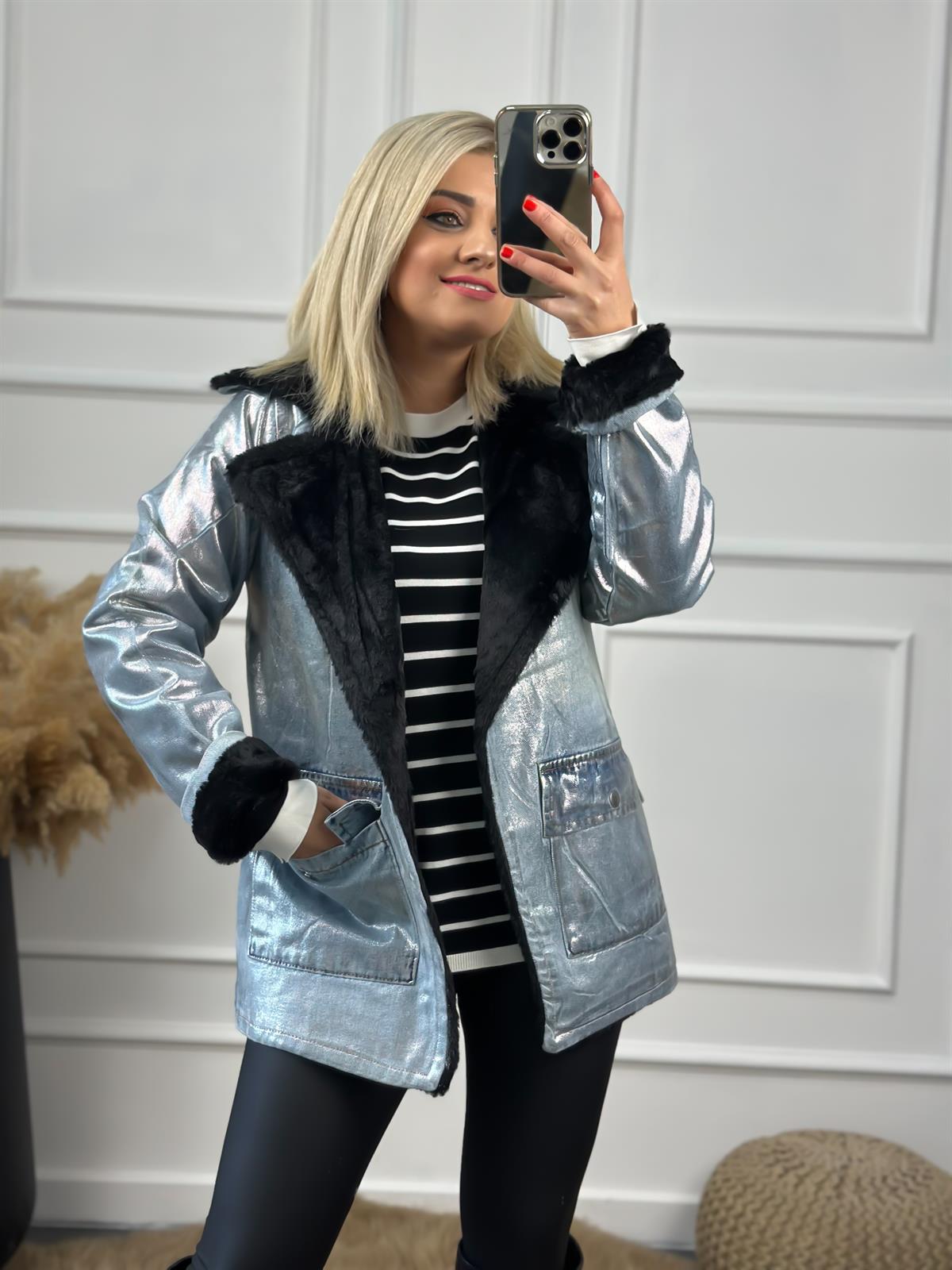 Mavi Varaklı  Düğme Detaylı Kot Mont SİYAH