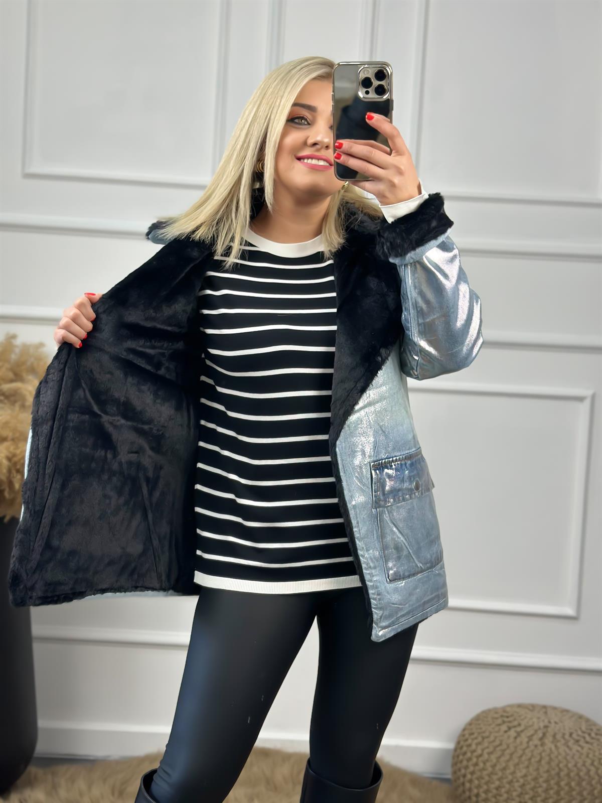 Mavi Varaklı  Düğme Detaylı Kot Mont SİYAH