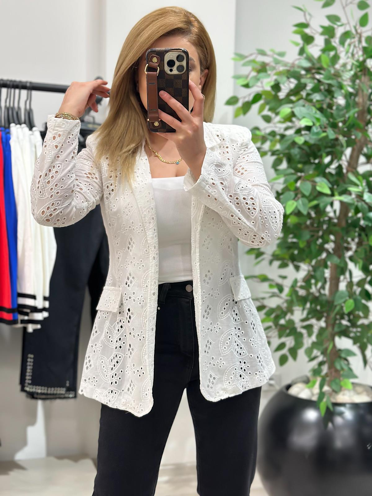 Omuzu Vatkalı Kapaklı Cep Fisto Blazer Ceket BEYAZ