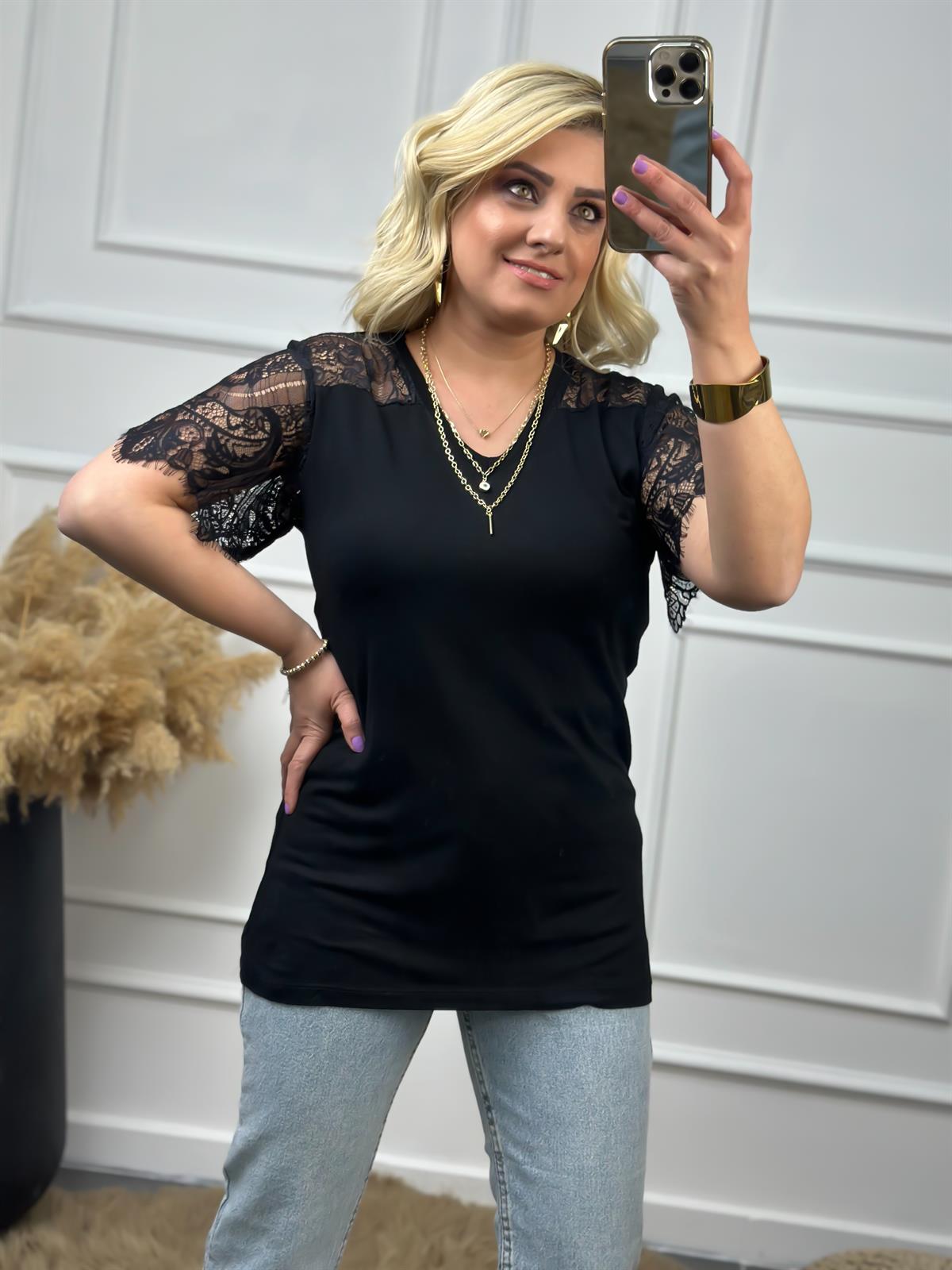 Omuzu Ve Kolları Dantel Detaylı V Yaka  Bluz SİYAH