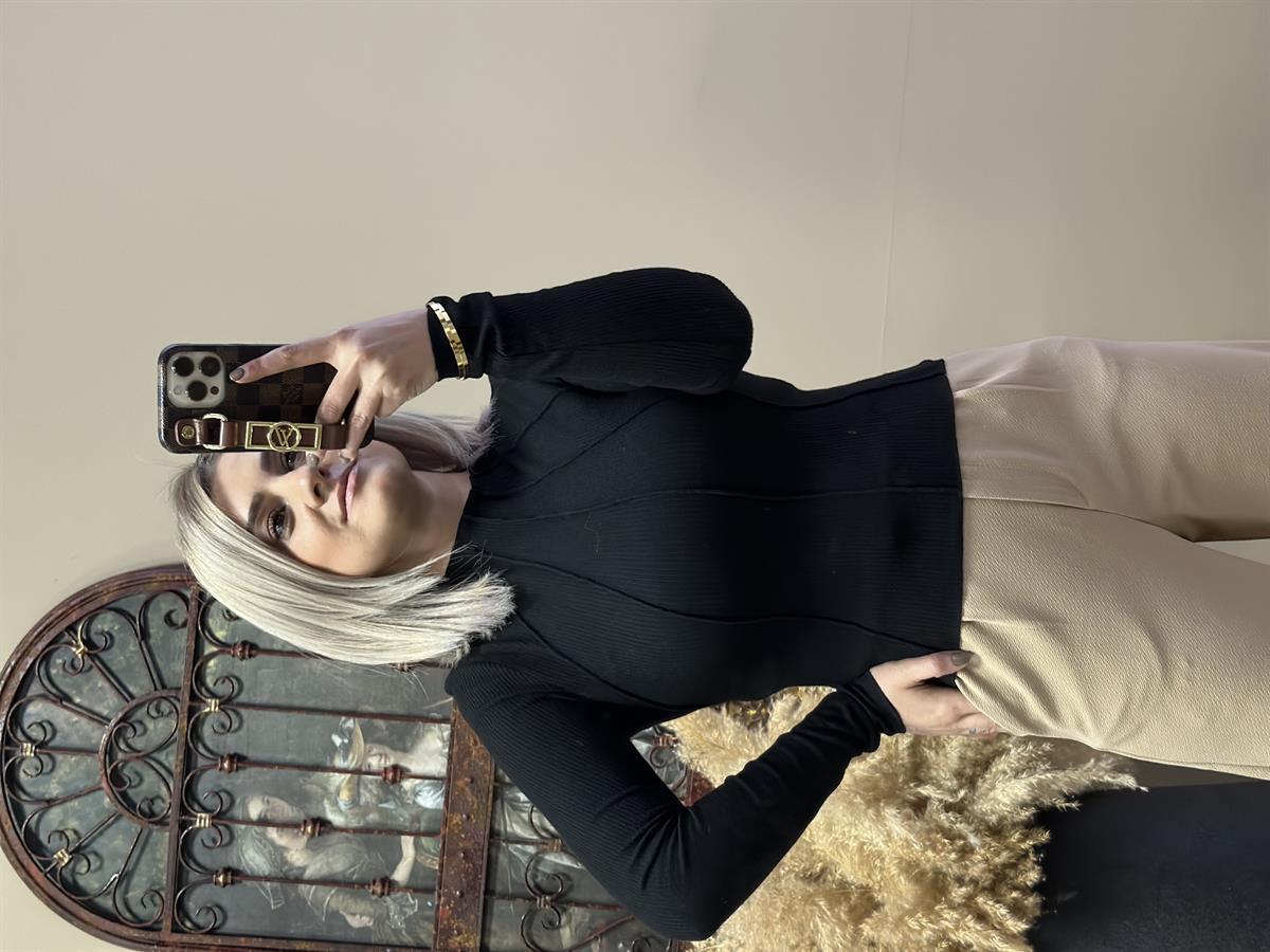 Önü Dikişli Dik Yaka Bluz SİYAH