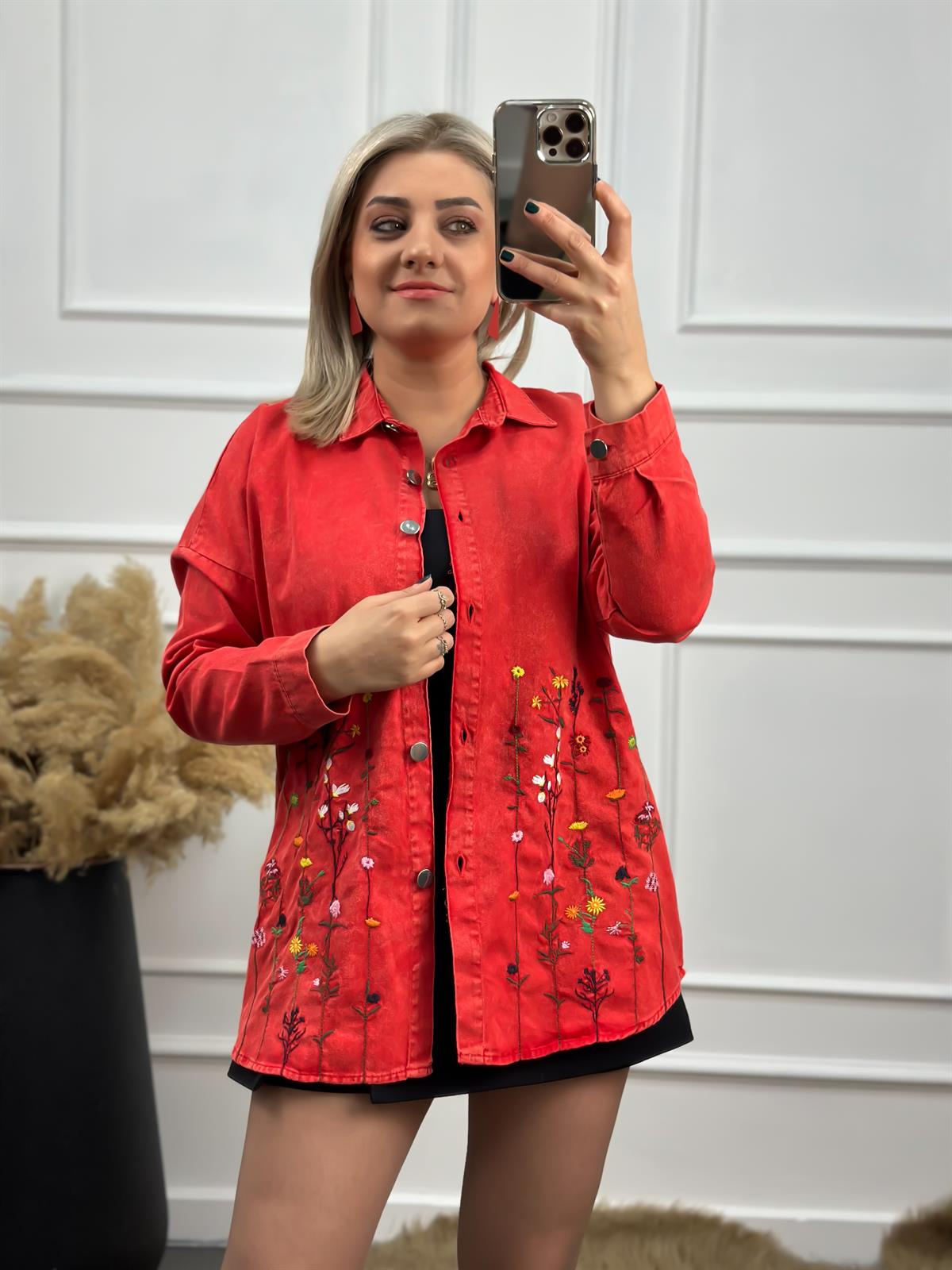 Önü Makina İşlemesi Çiçekli Gabardin Gömlek NAR ÇİÇEĞİ