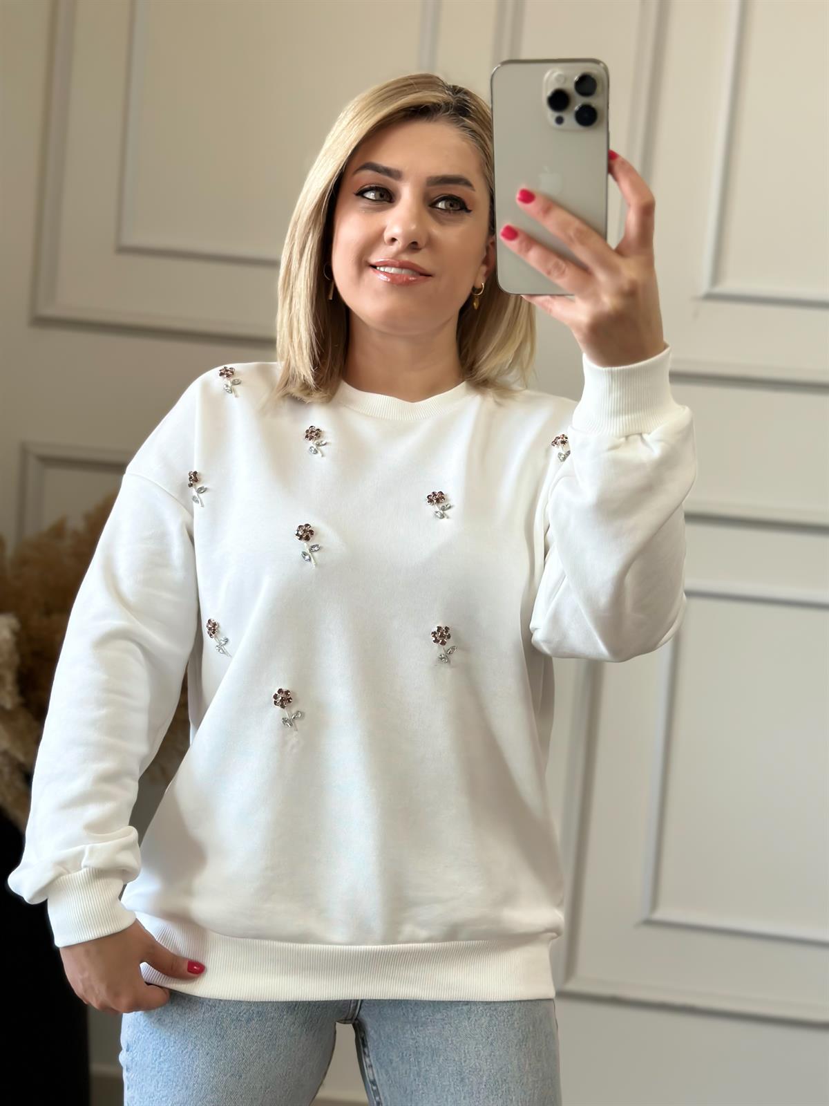 Önü Serpme Taş Çiçek Detaylı Sweatshırt BEYAZ