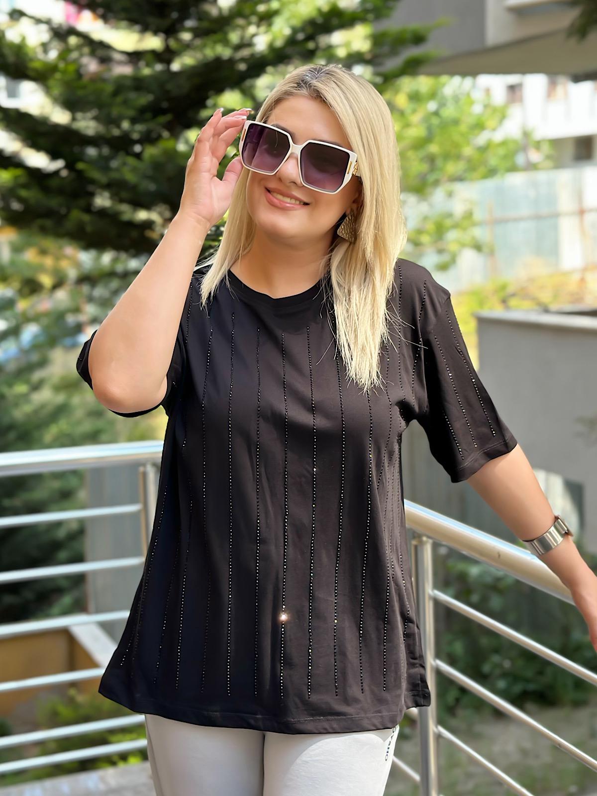 Önü Serpme Taşlı Tshırt SİYAH