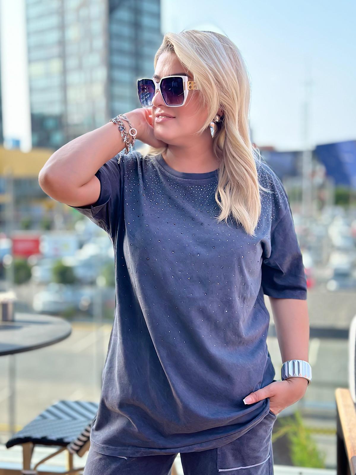Önü Serpme Taşlı Yıkamalı Tshırt FÜME