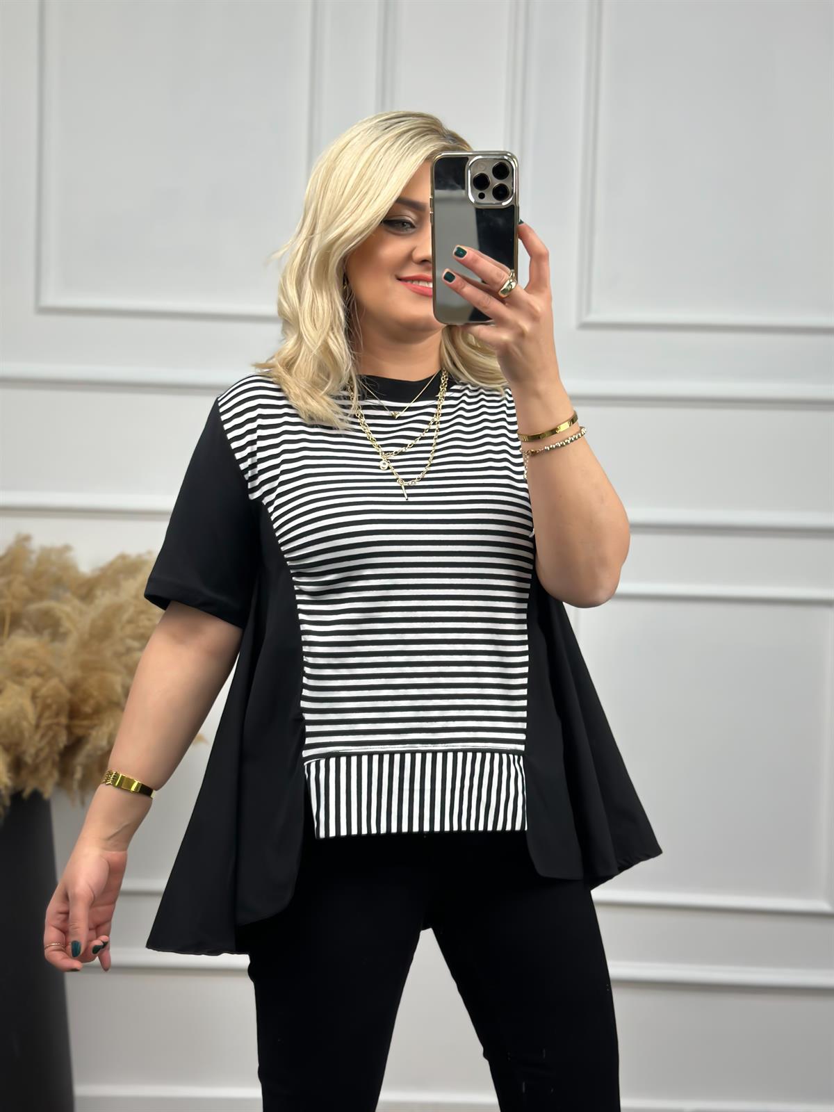 Önü Yırtmaçlı Poplin Detay Çizgili Tshirt SİYAH