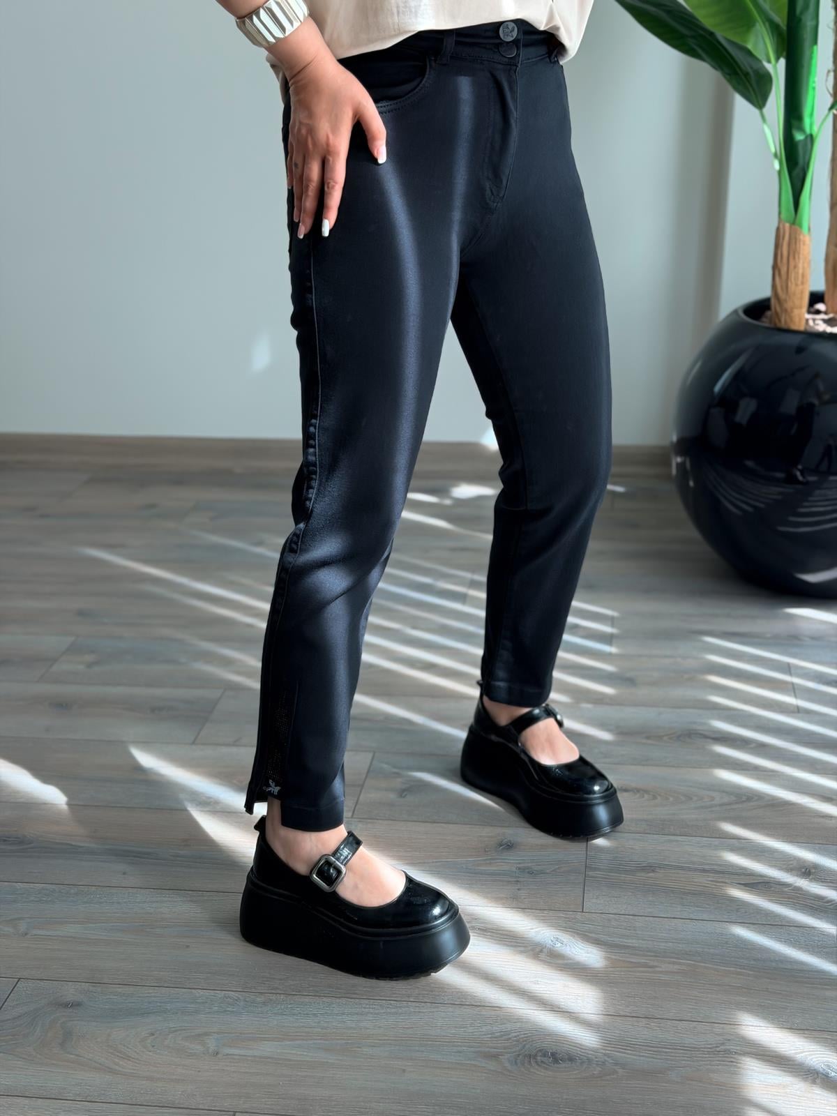 Paça Taşlı Beli Lastkili Kot Pantolon SİYAH