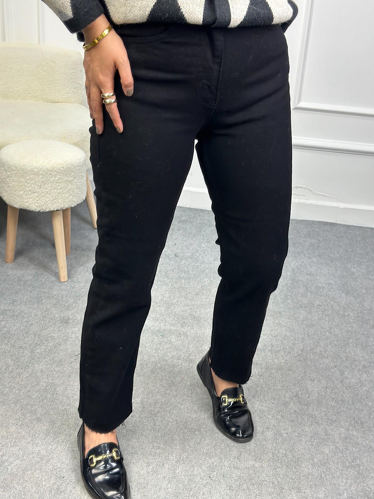 Paçası Kesik Orjinal Fit Mom Jean SİYAH