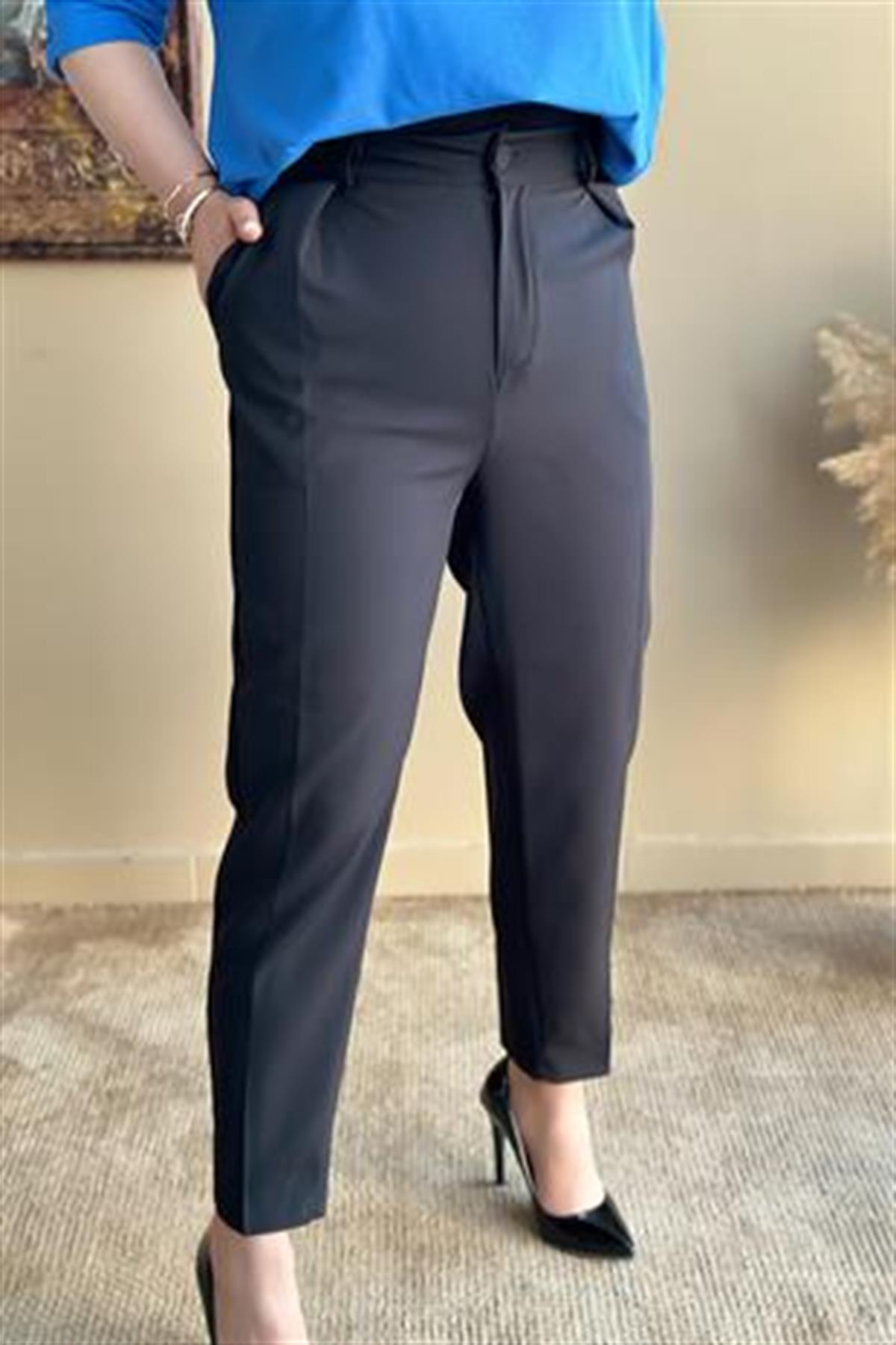 Pile Detaylı Jogger Pantolon SİYAH