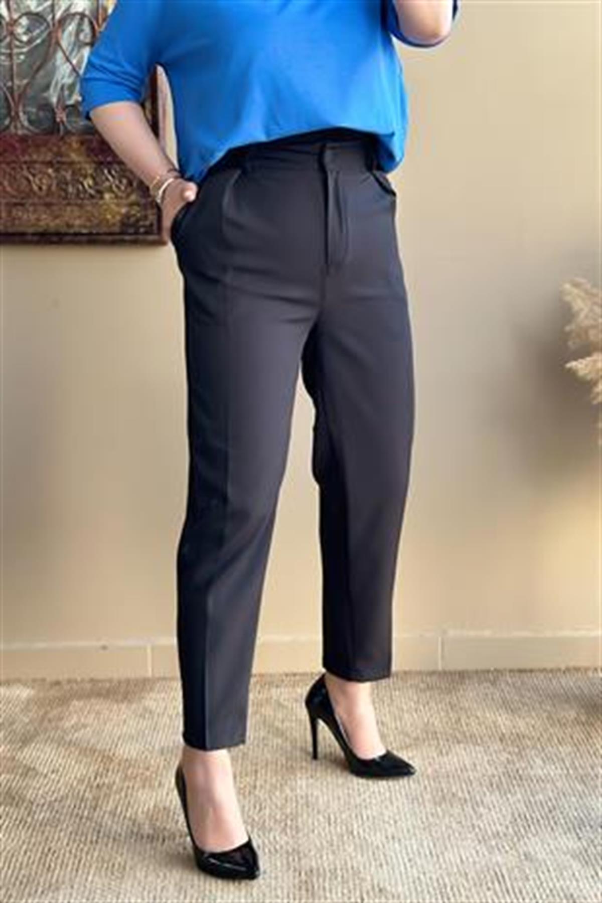 Pile Detaylı Jogger Pantolon SİYAH