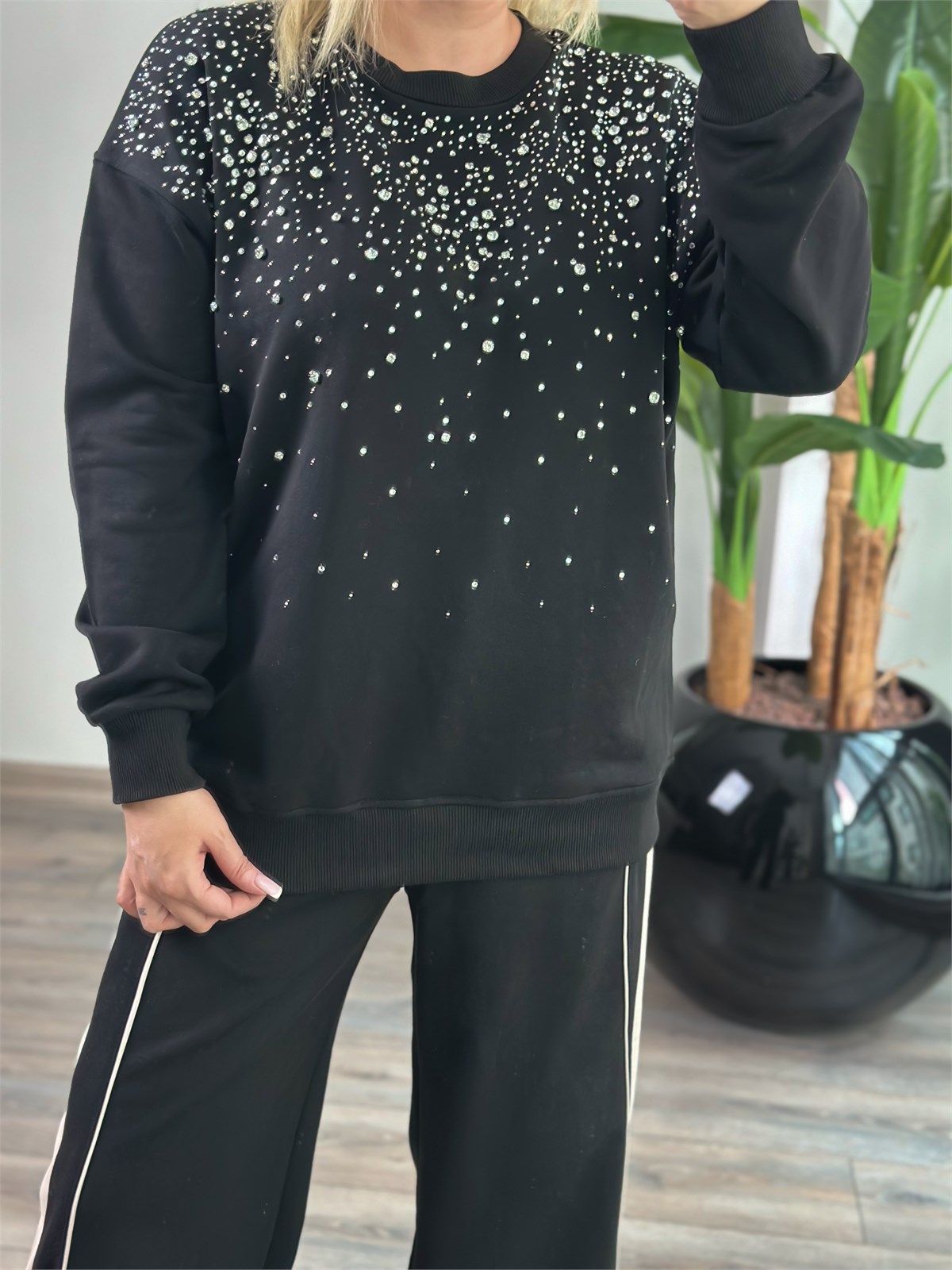 Serpme Taş Detaylı Sweatshirt SİYAH