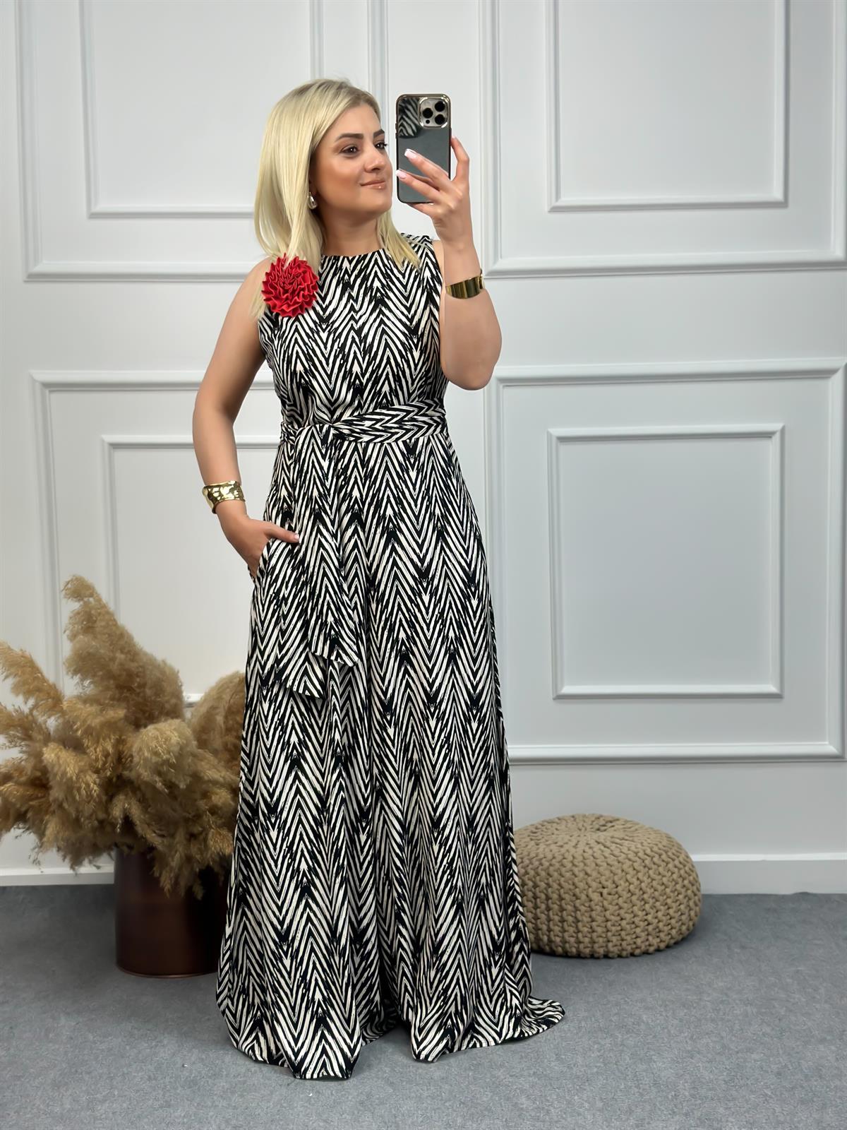 Sıfır Kol Geometrik Desenli Gül Detaylı Tulum EKRU SİYAH