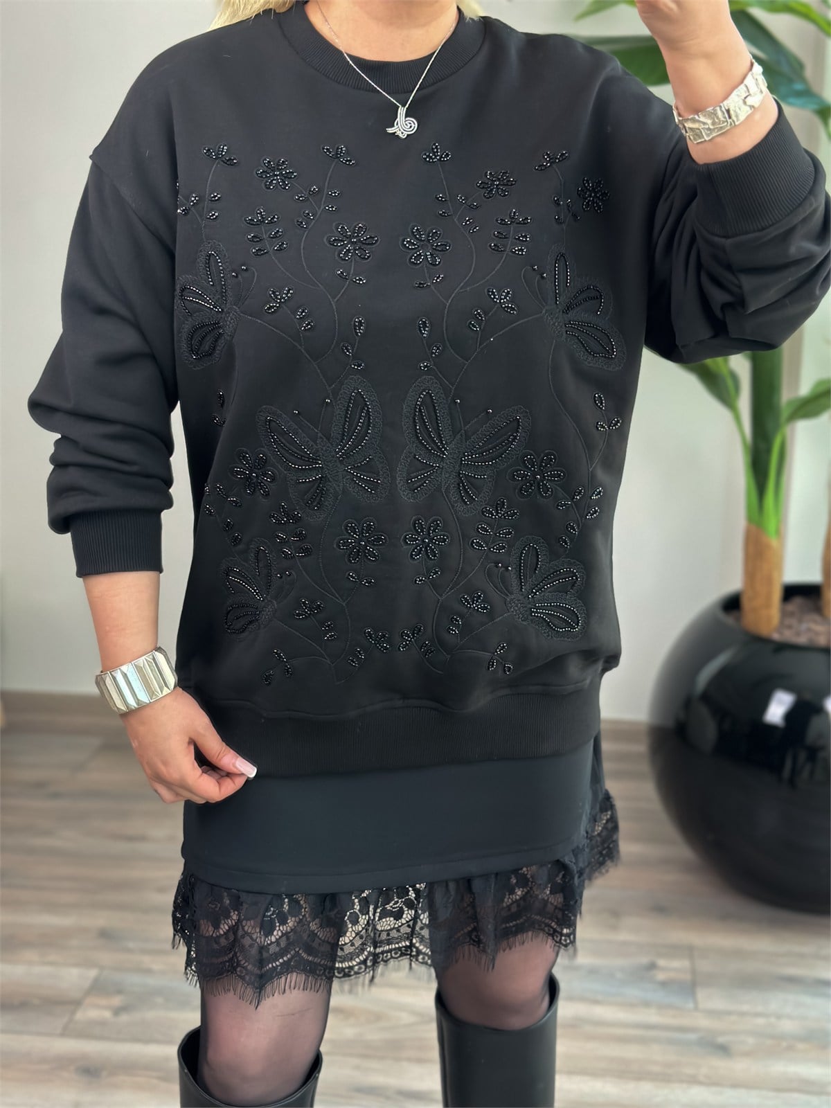 Taş İşlemeli Kelebek Desenli Sweatshirt SİYAH