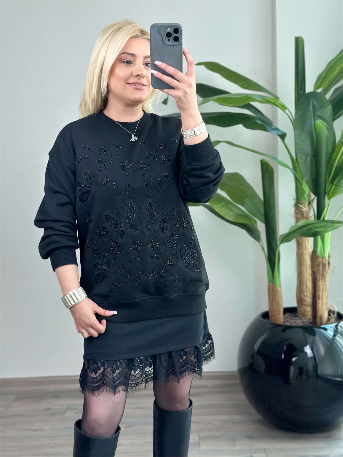 Taş İşlemeli Kelebek Desenli Sweatshirt SİYAH