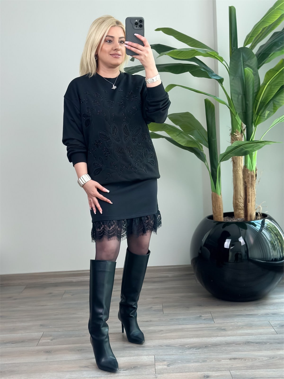 Taş İşlemeli Kelebek Desenli Sweatshirt SİYAH