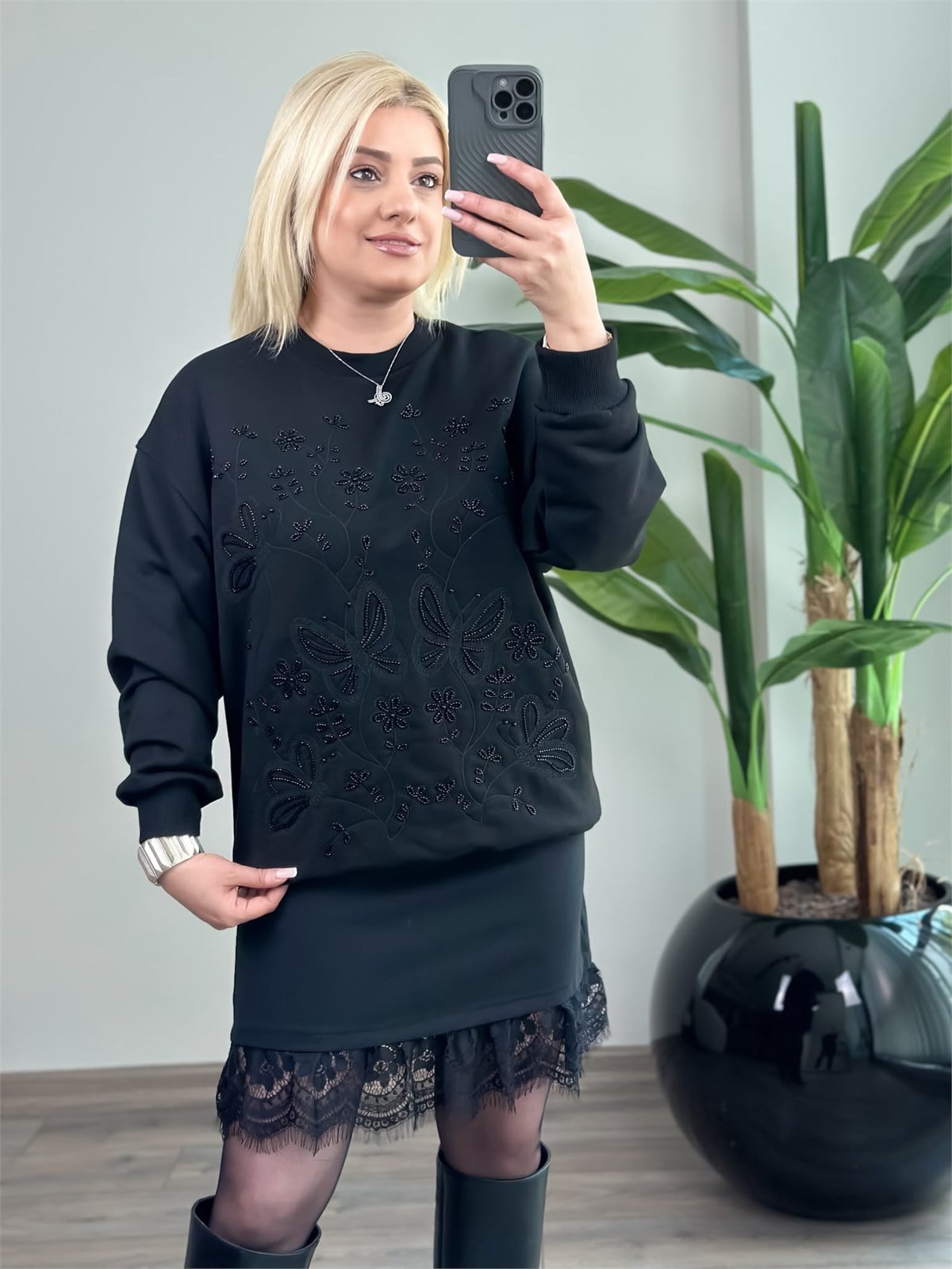 Taş İşlemeli Kelebek Desenli Sweatshirt SİYAH