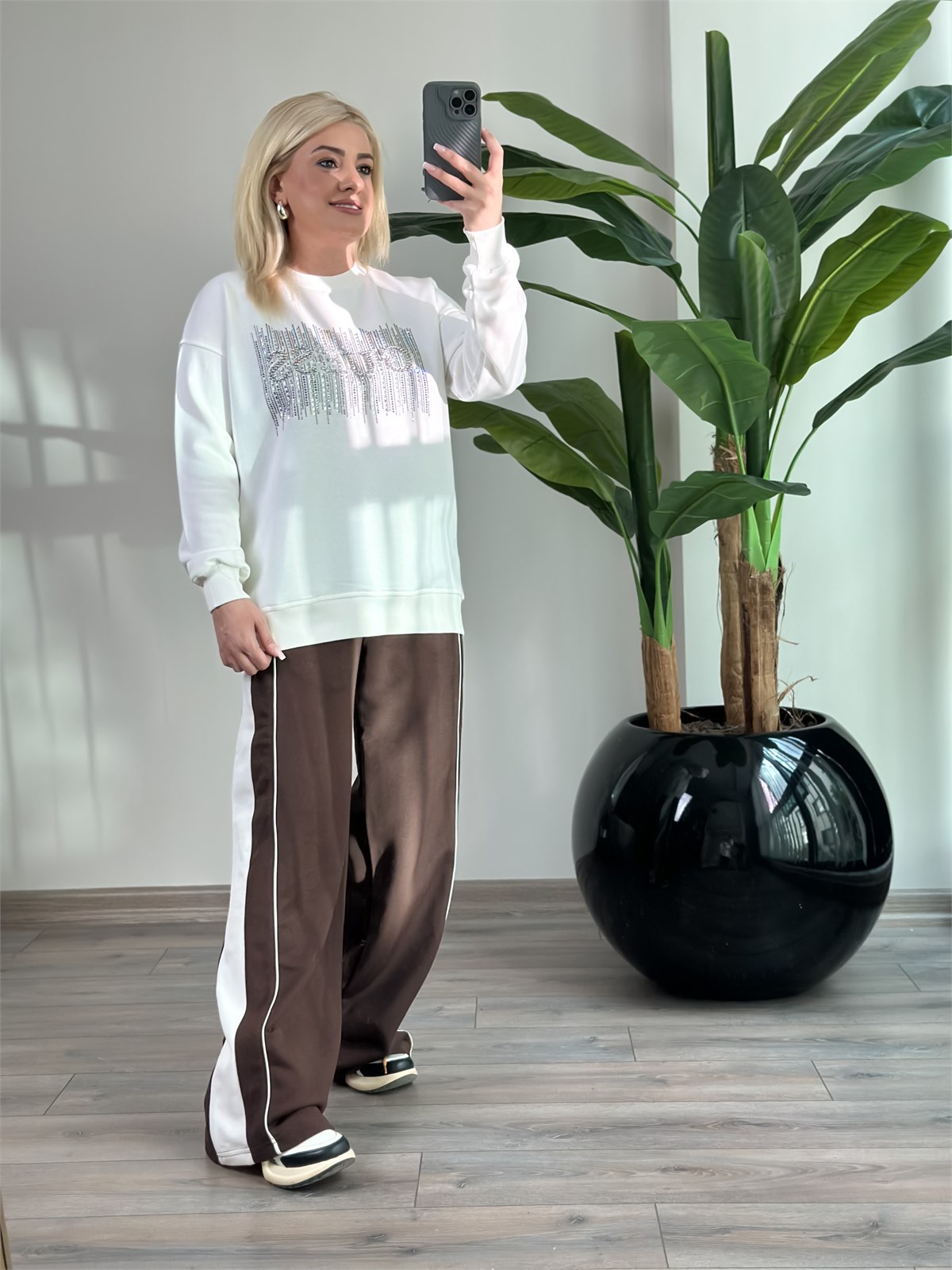 Taş İşlemeli Yazı Baskılı Sweatshirt BEYAZ