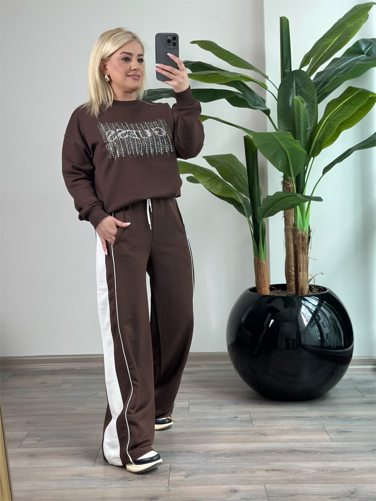 Taş İşlemeli Yazı Baskılı Sweatshirt KAHVE