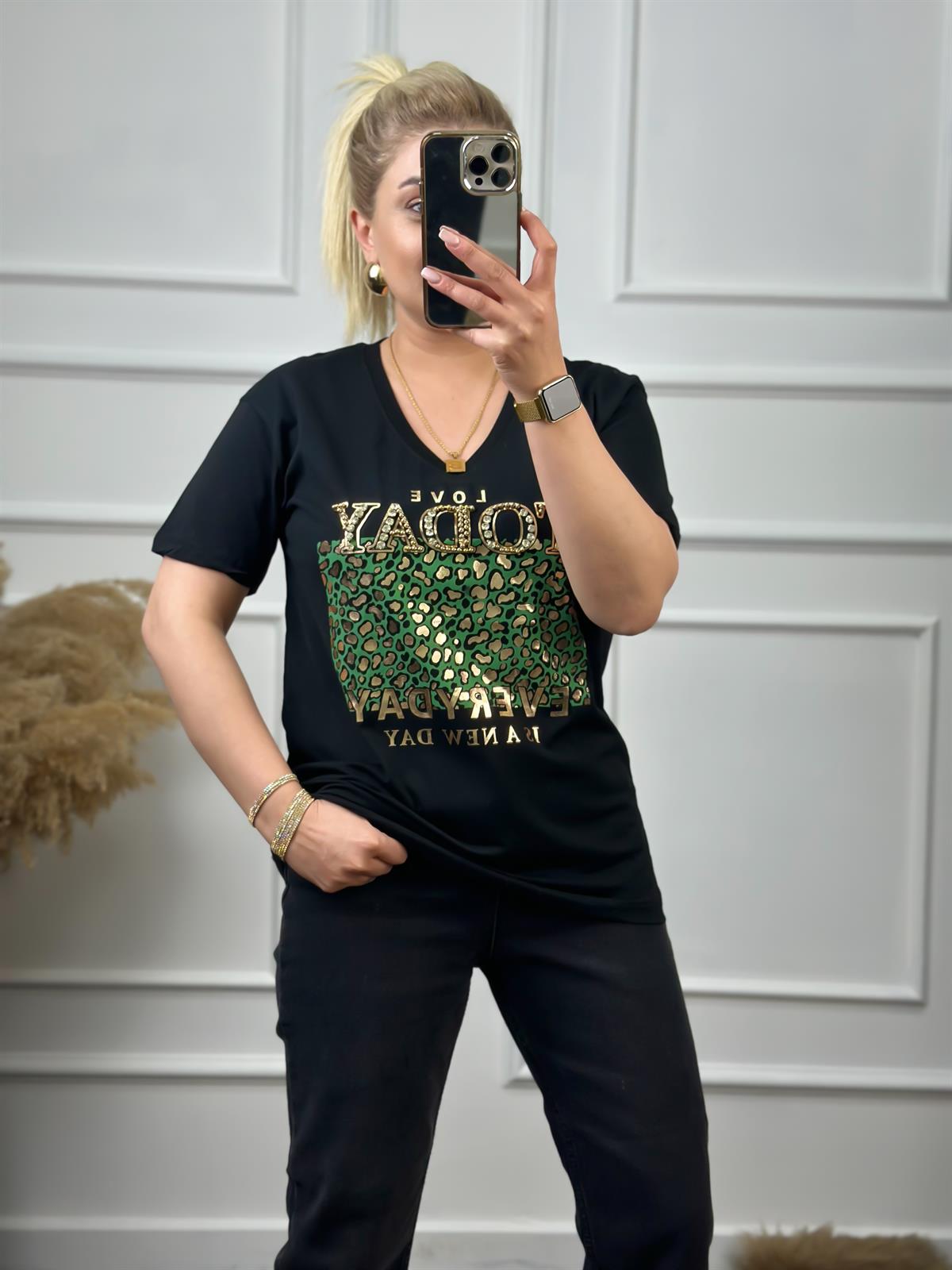 Today V Yaka Taşlı Tshirt SİYAH
