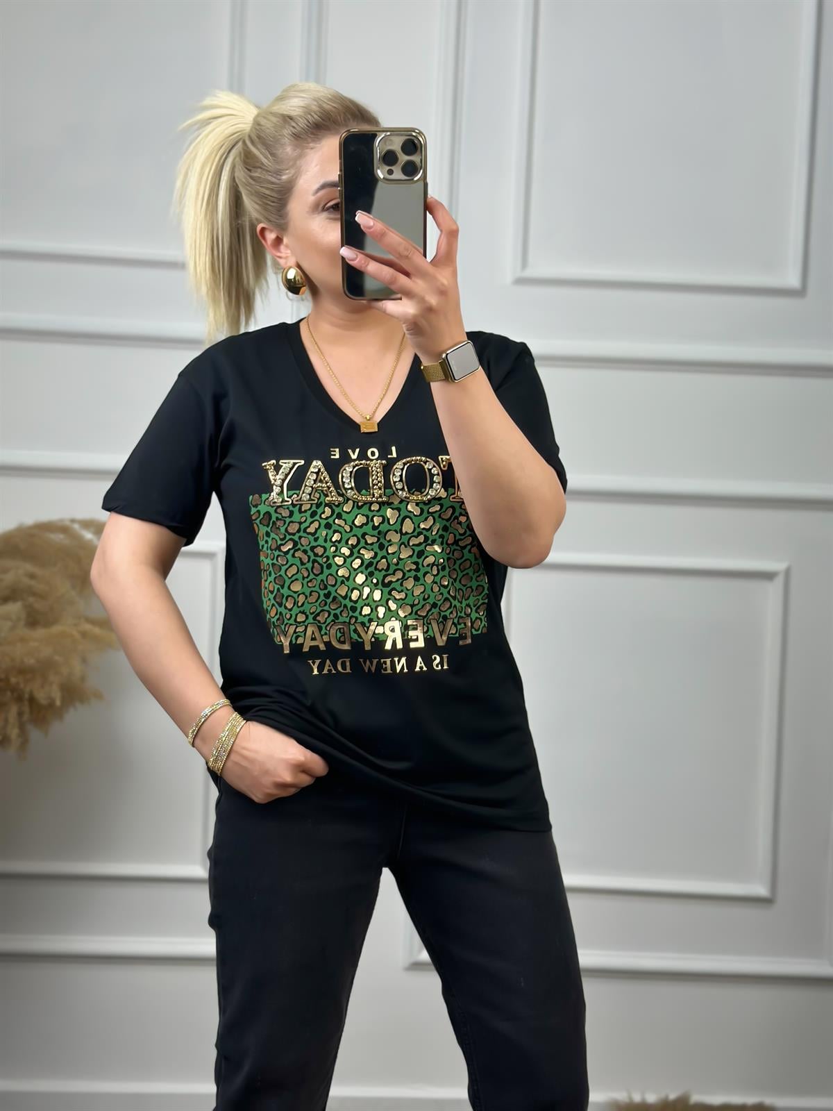 Today V Yaka Taşlı Tshirt SİYAH