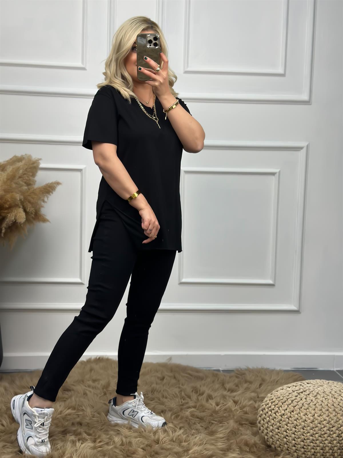 V Yaka Basic Yırtmaçlı Tshirt SİYAH
