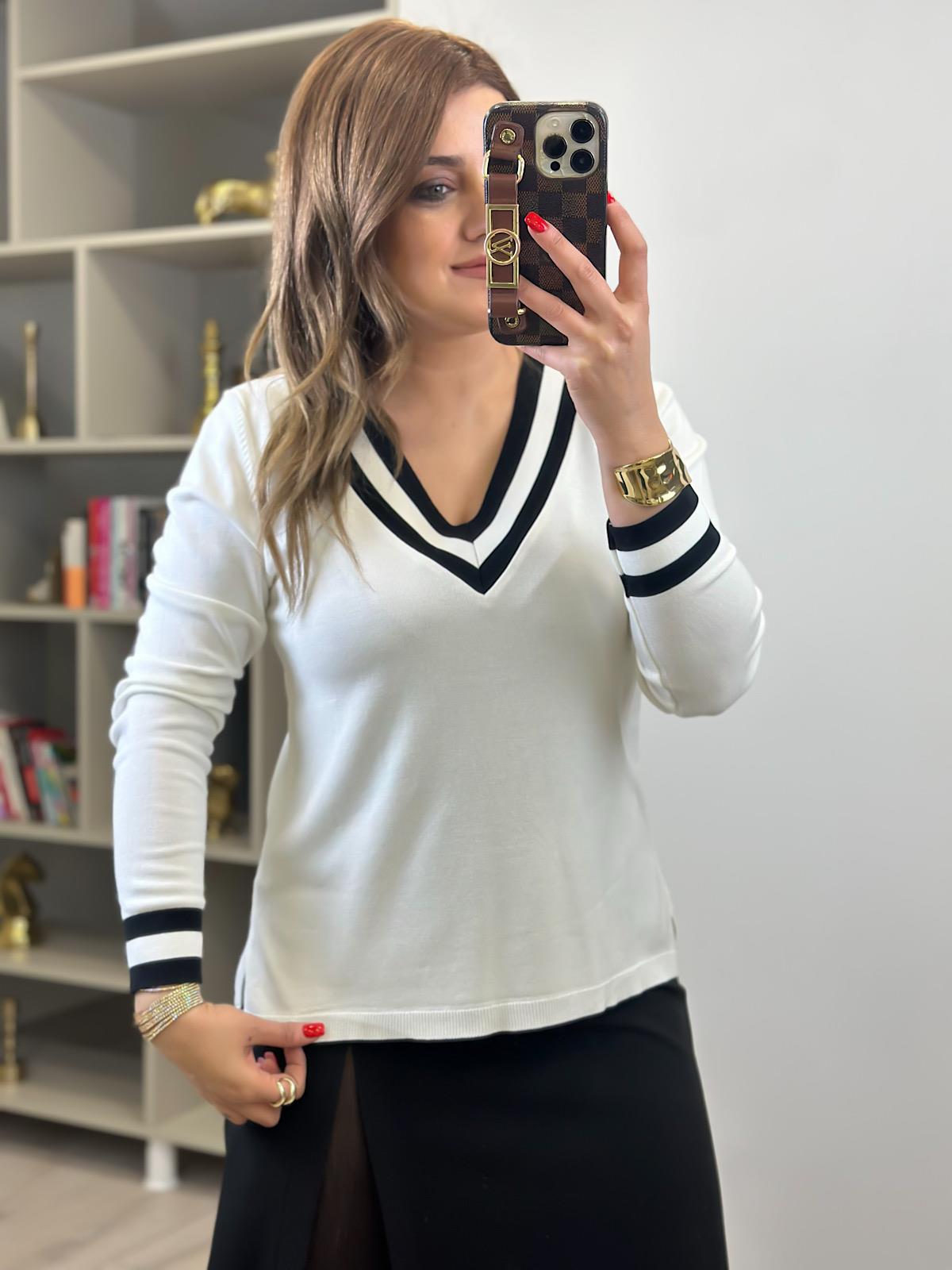 V Yaka Çizgili Özel Triko EKRU