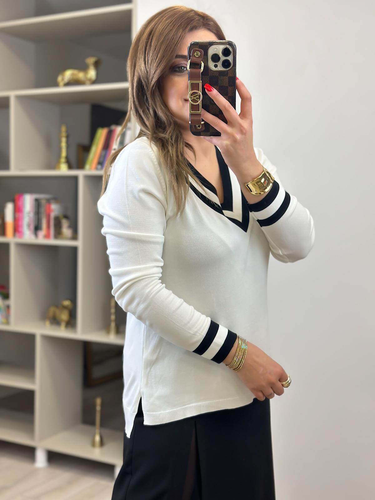 V Yaka Çizgili Özel Triko EKRU