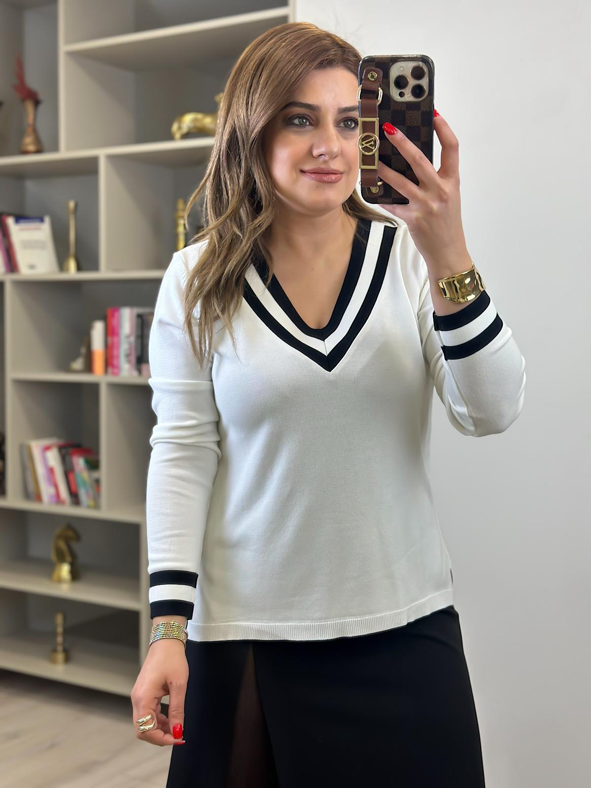 V Yaka Çizgili Özel Triko EKRU