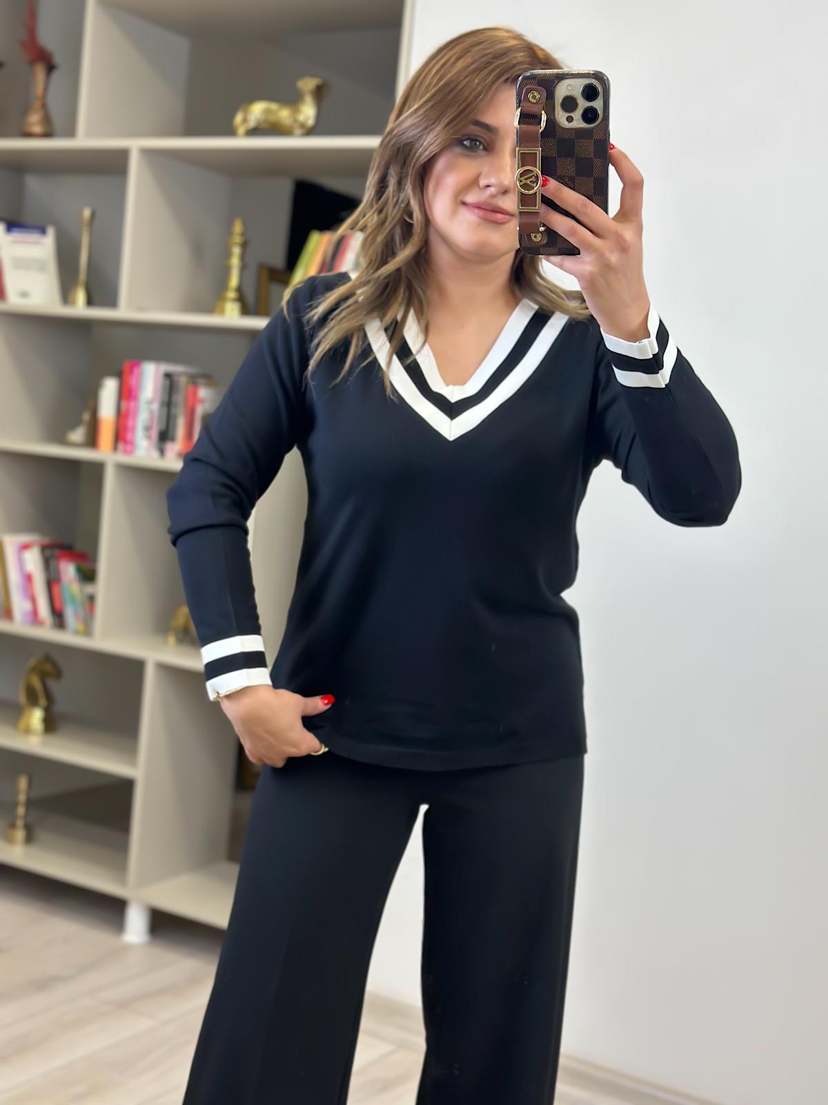 V Yaka Çizgili Özel Triko SİYAH