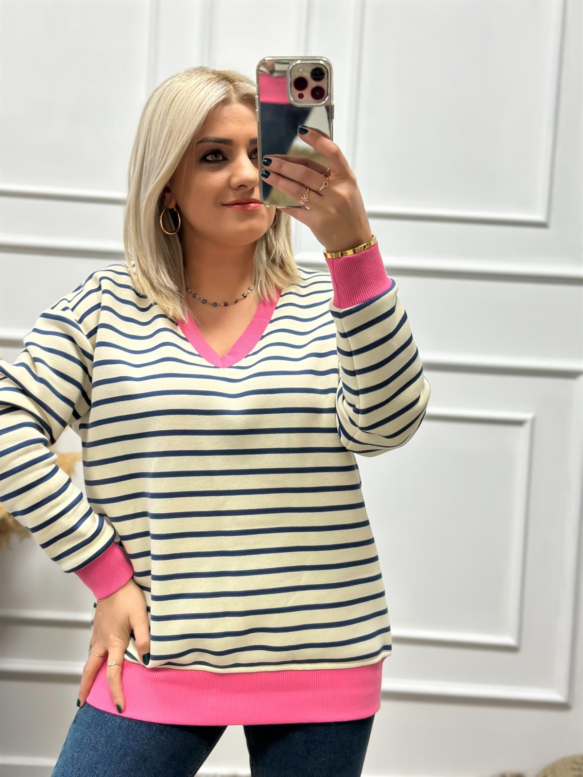 V Yaka Çizgili Şardonlu Sweatshırt BEJ-PEMBE