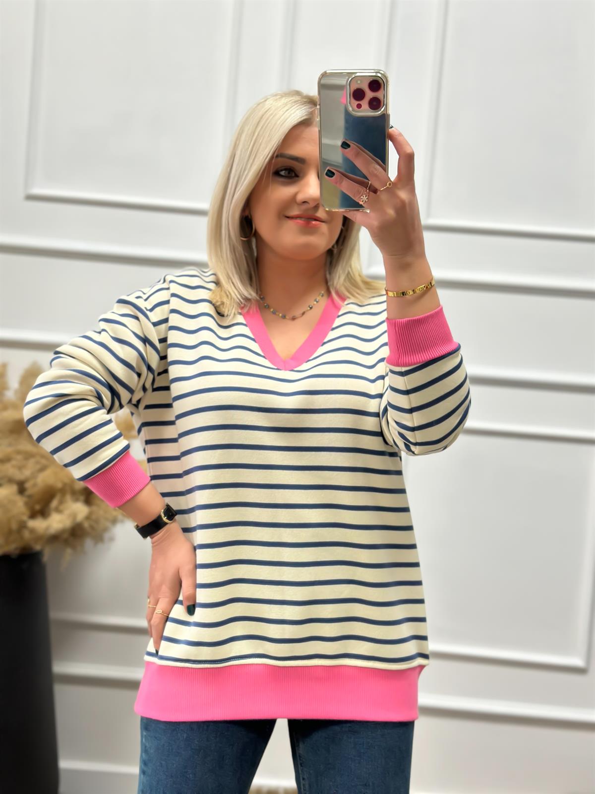 V Yaka Çizgili Şardonlu Sweatshırt BEJ-PEMBE