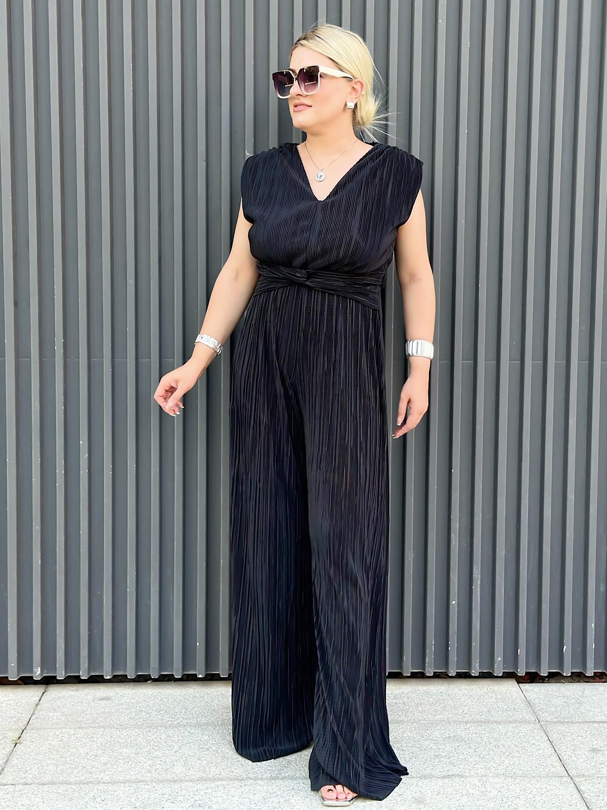 Vatkalı Düğüm Detaylı  Beli Lastikli Akordiyon Tulum SİYAH