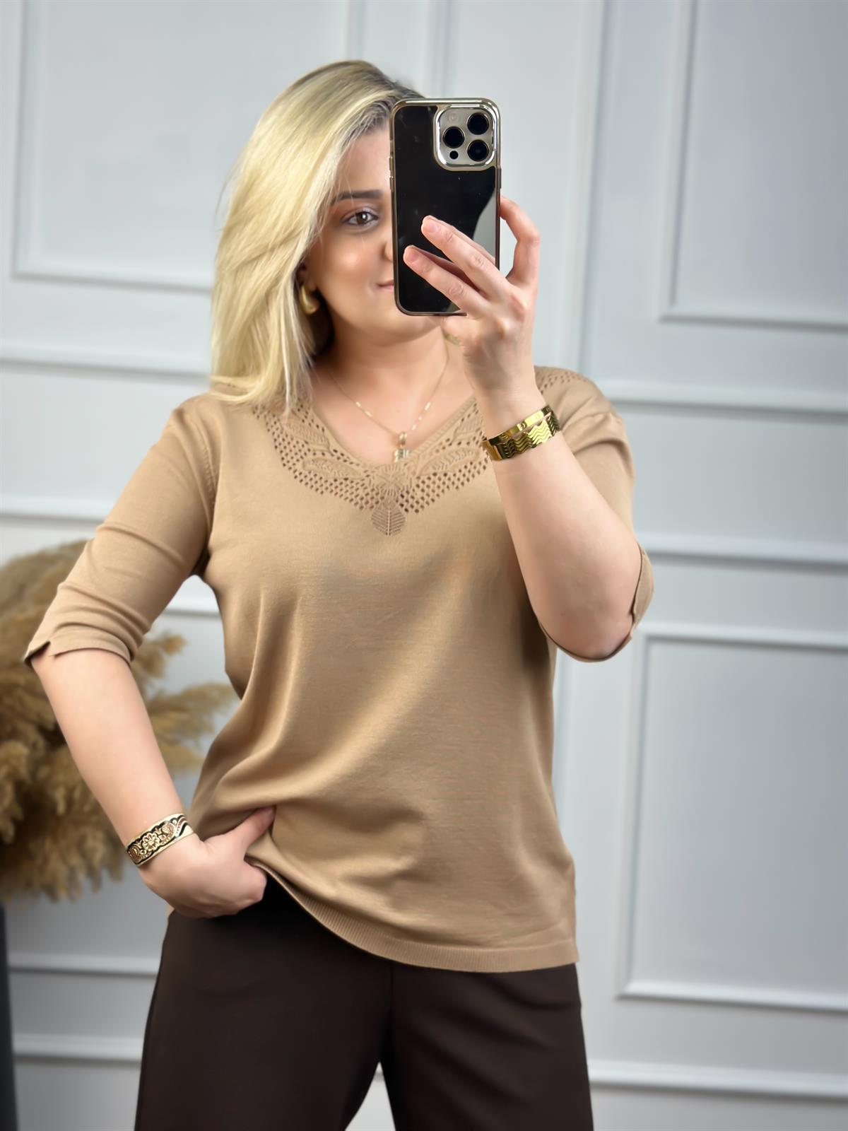 Yaka Detaylı Kısa  Kol Bluz CAMEL