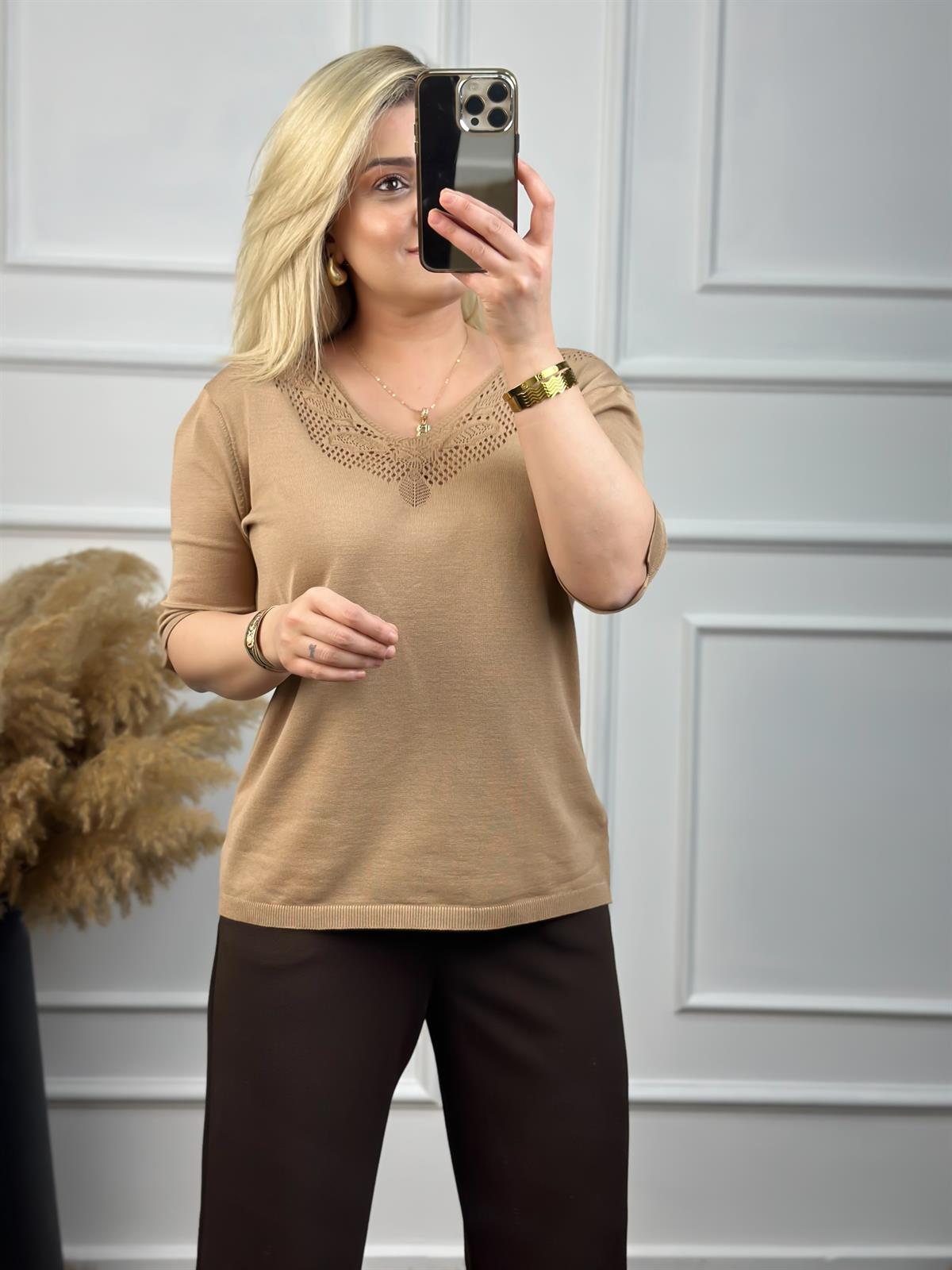 Yaka Detaylı Kısa  Kol Bluz CAMEL