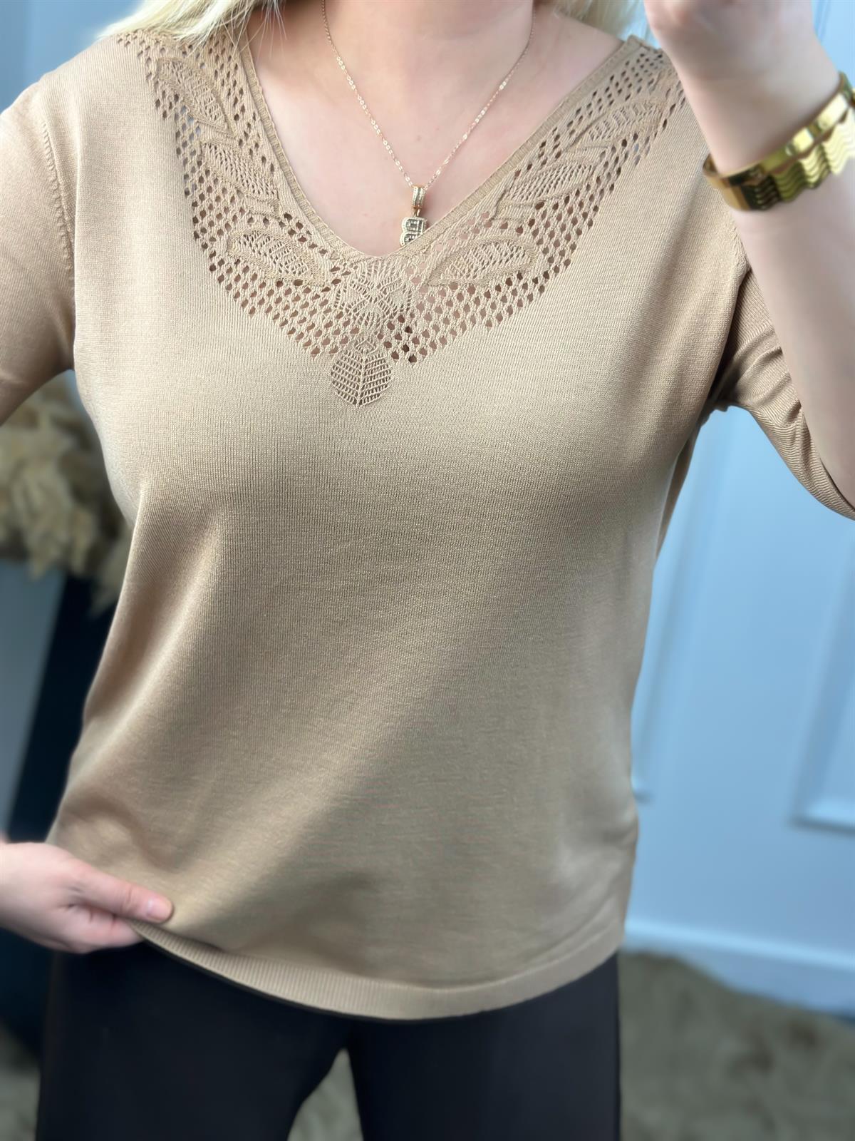 Yaka Detaylı Kısa  Kol Bluz CAMEL