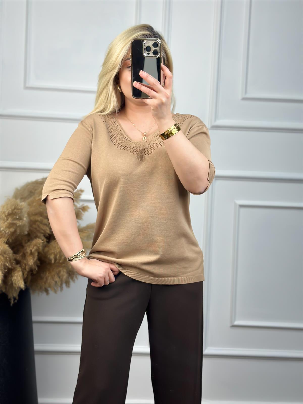 Yaka Detaylı Kısa  Kol Bluz CAMEL