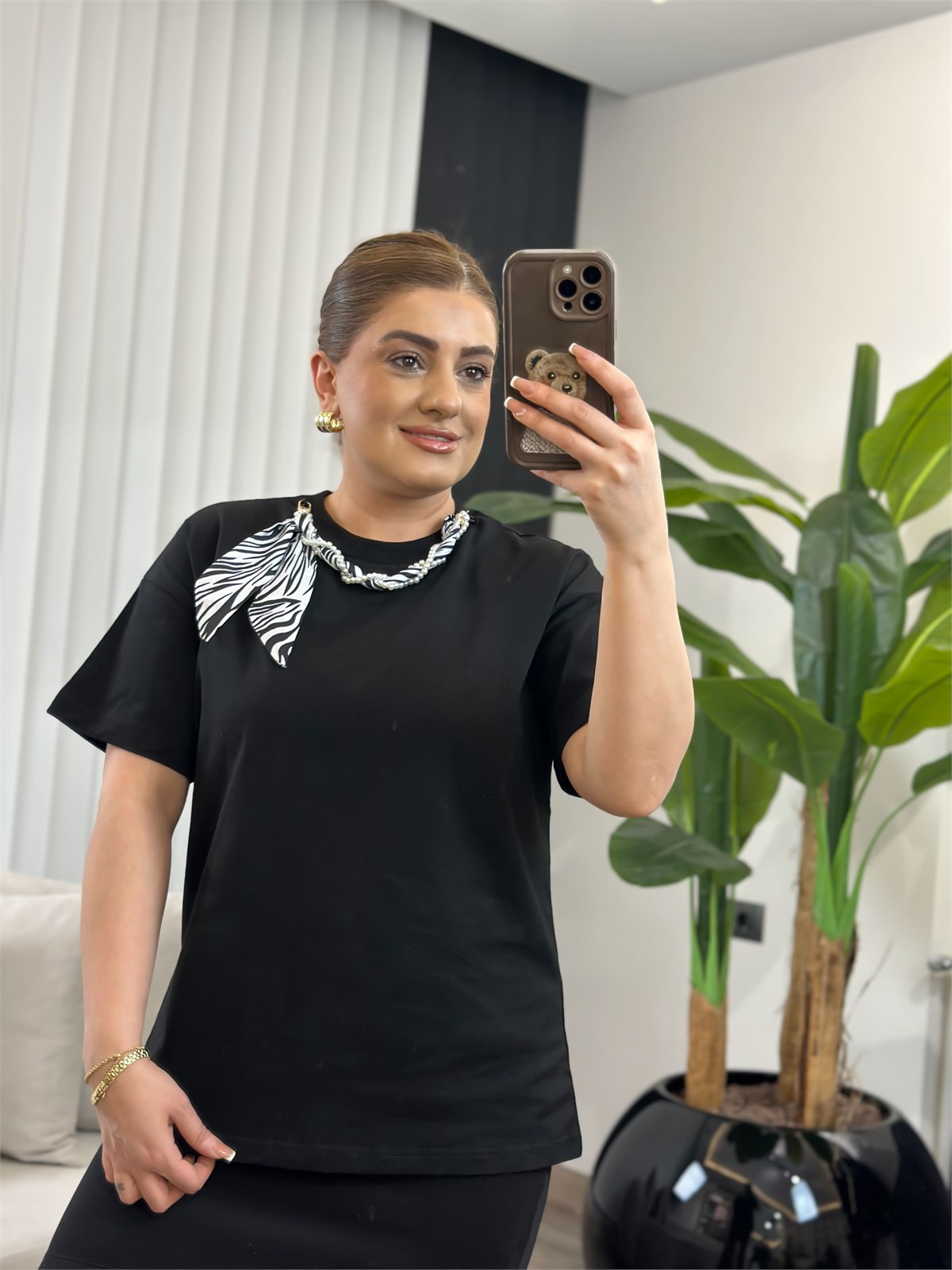 Yaka İncili Fularlı Pamuk Penye Tshirt SİYAH