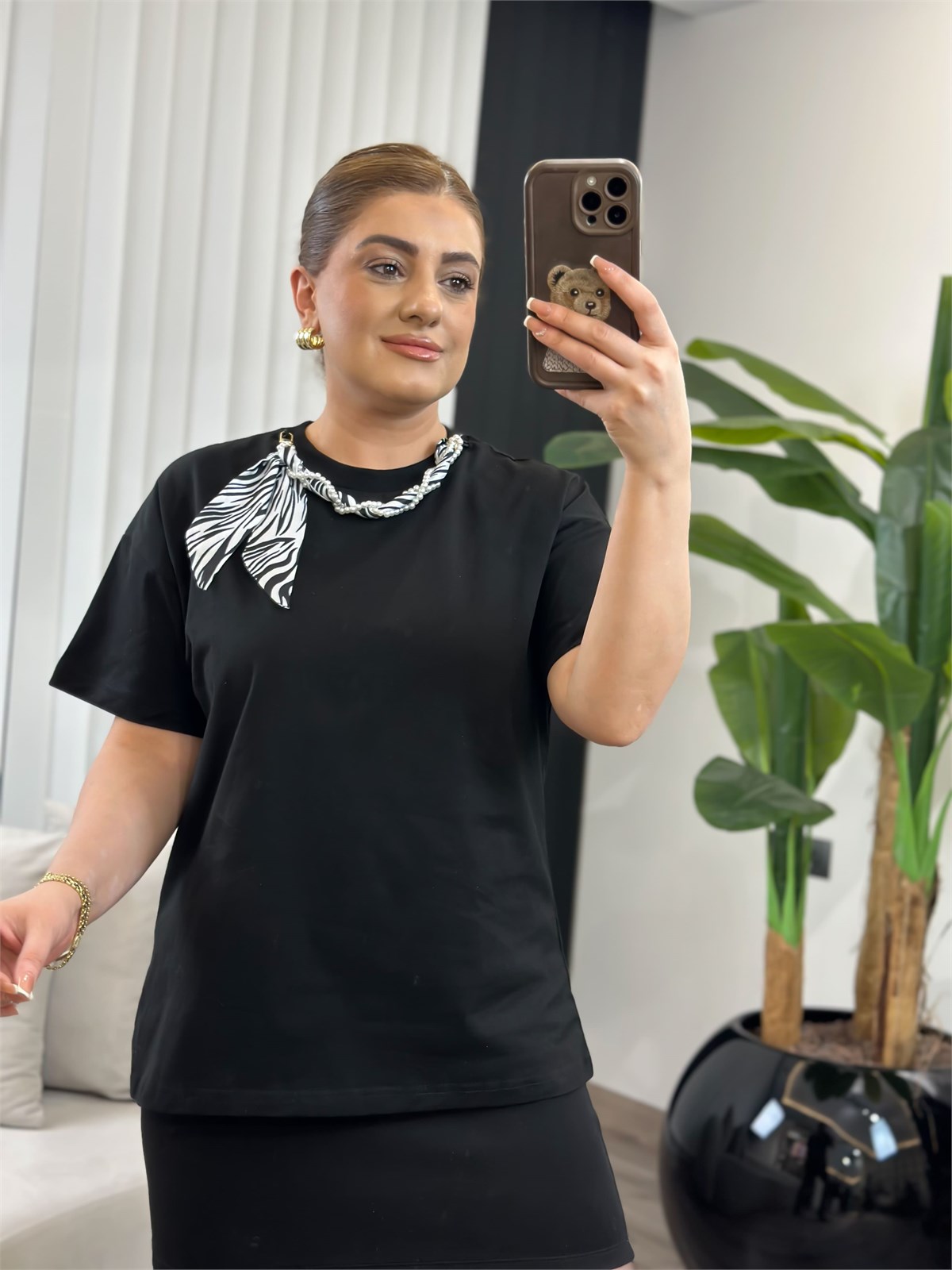 Yaka İncili Fularlı Pamuk Penye Tshirt SİYAH