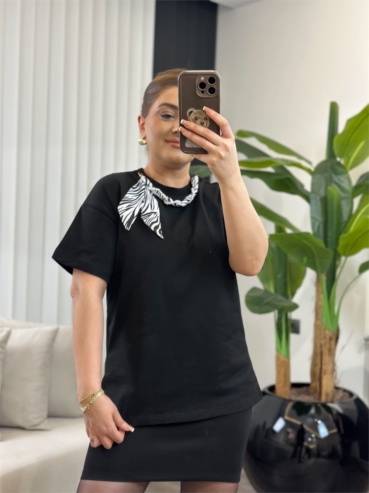 Yaka İncili Fularlı Pamuk Penye Tshirt SİYAH