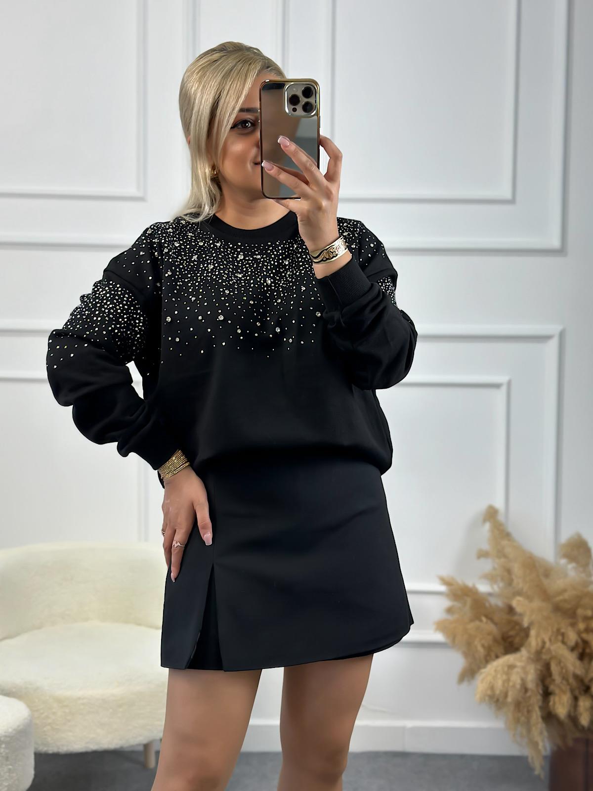 Yaka Kısmı Taş Detaylı Sweatshirt SİYAH