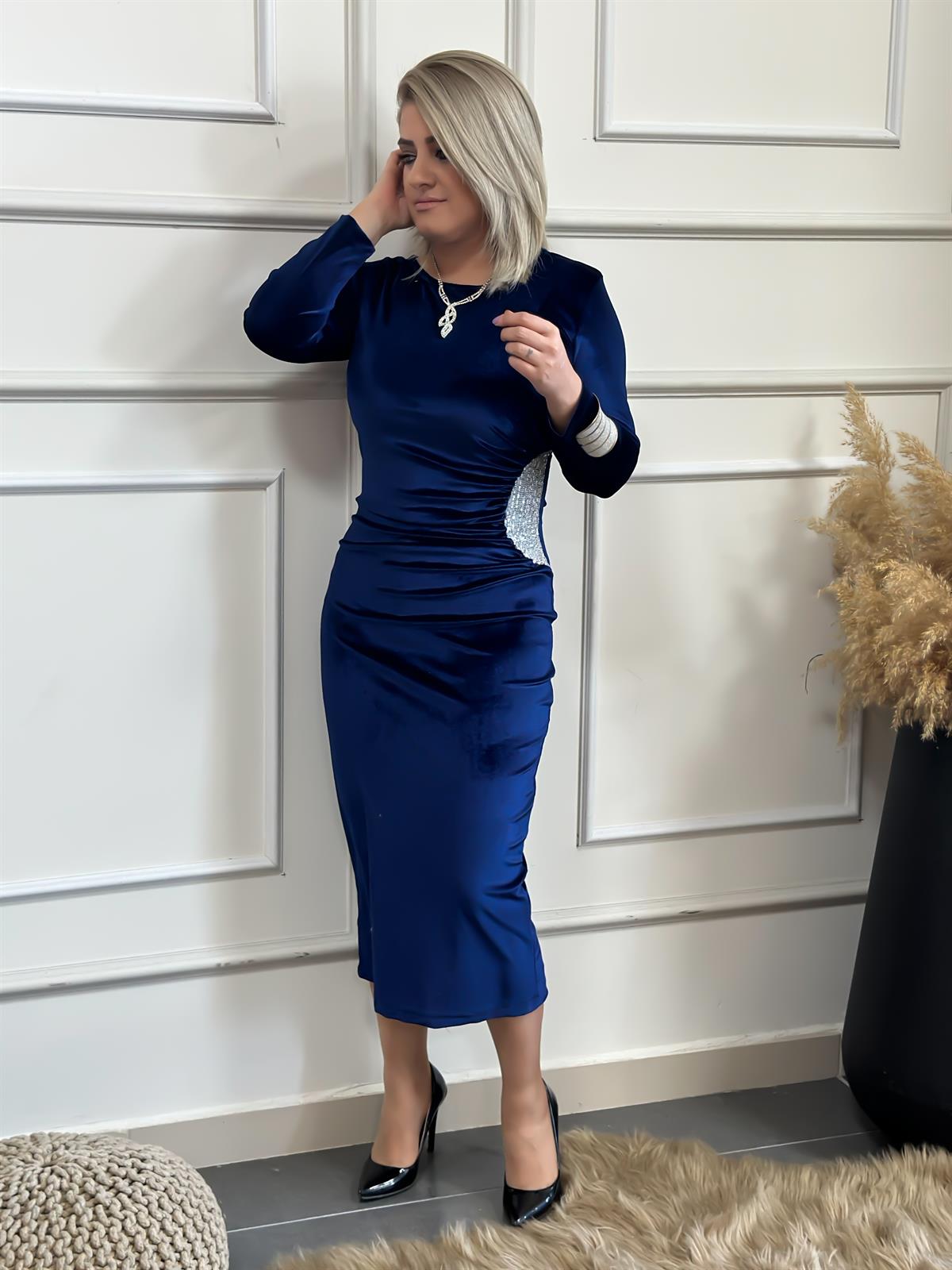 Yandan Drape Detaylı Pul İşlemeli Kadife Elbise SAKS