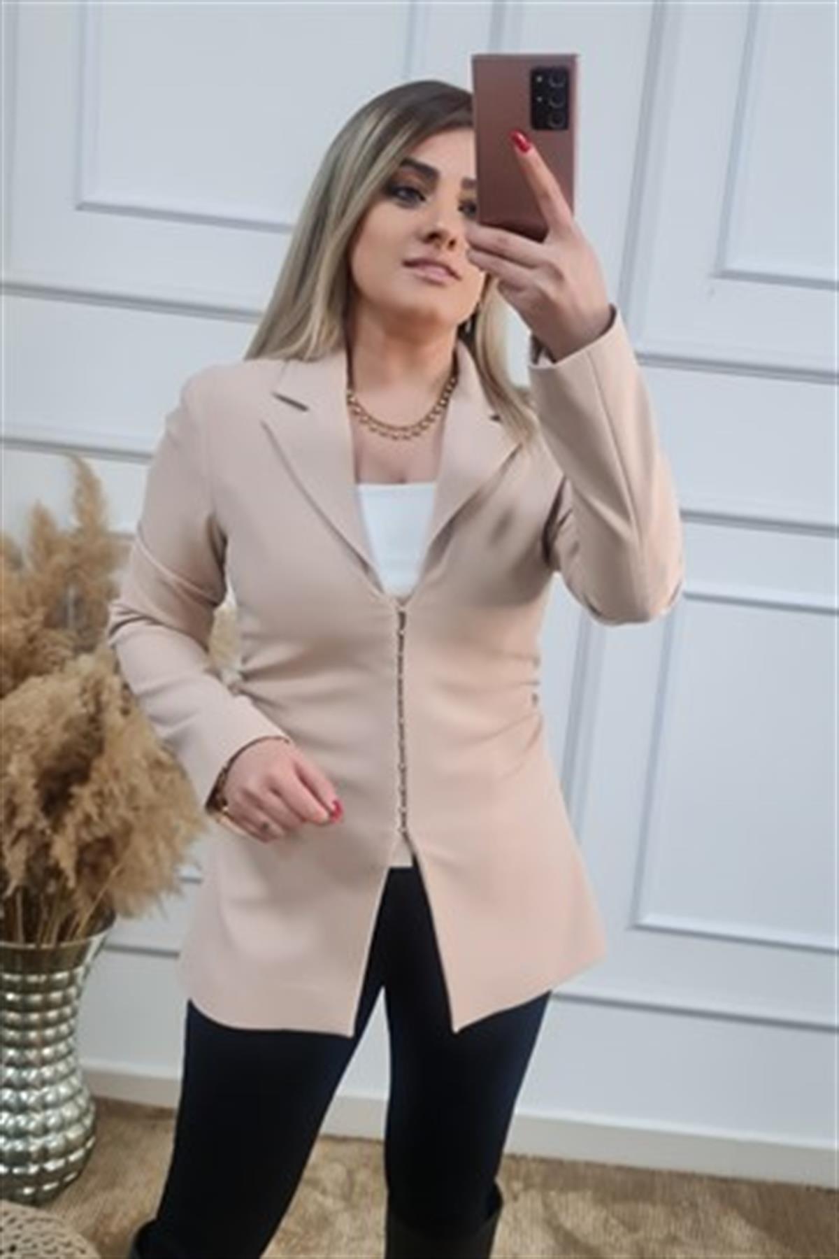 Yanları Büzgülü Fit Kesim Ceket BEJ