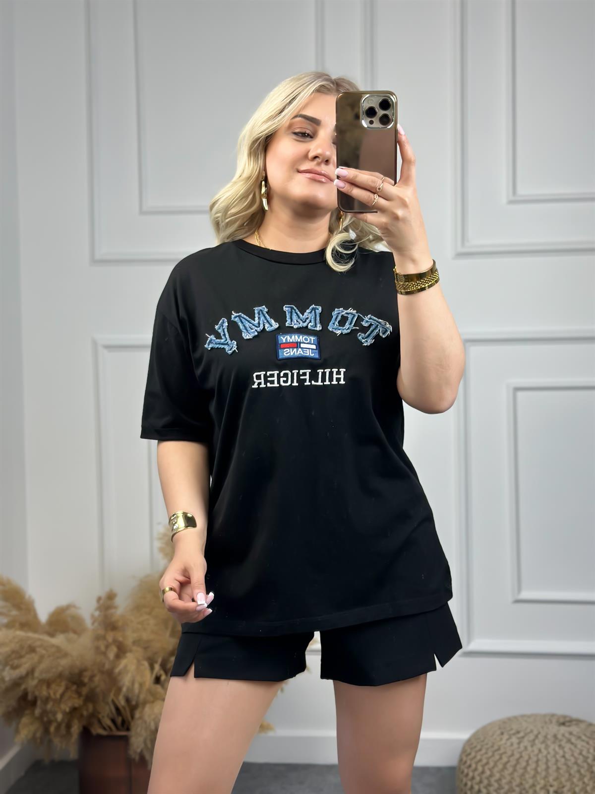 Yazı Bakılı Tshirt SİYAH
