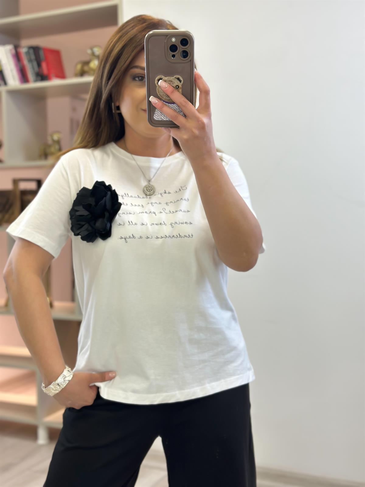 Yazı ve Çiçek Broş Detaylı Tshirt EKRU