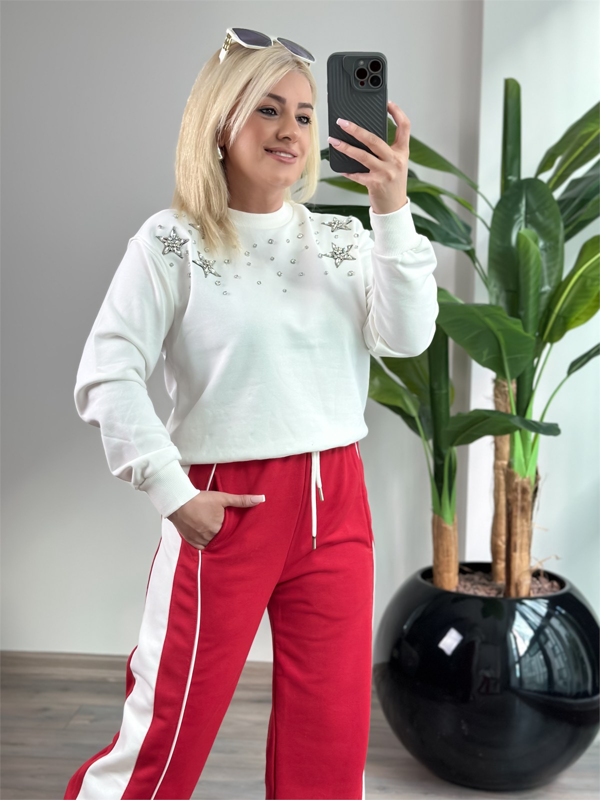 Yıldız Serpme Taş Detaylı Sweatshirt BEYAZ