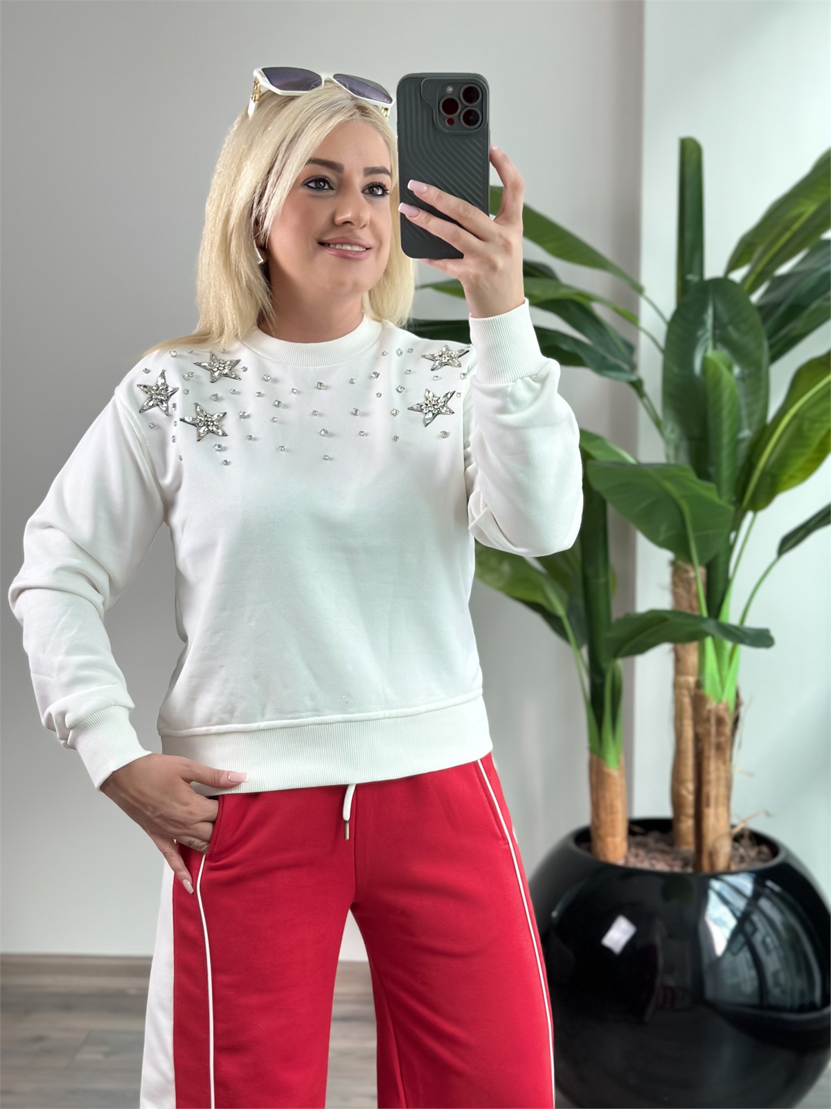 Yıldız Serpme Taş Detaylı Sweatshirt BEYAZ